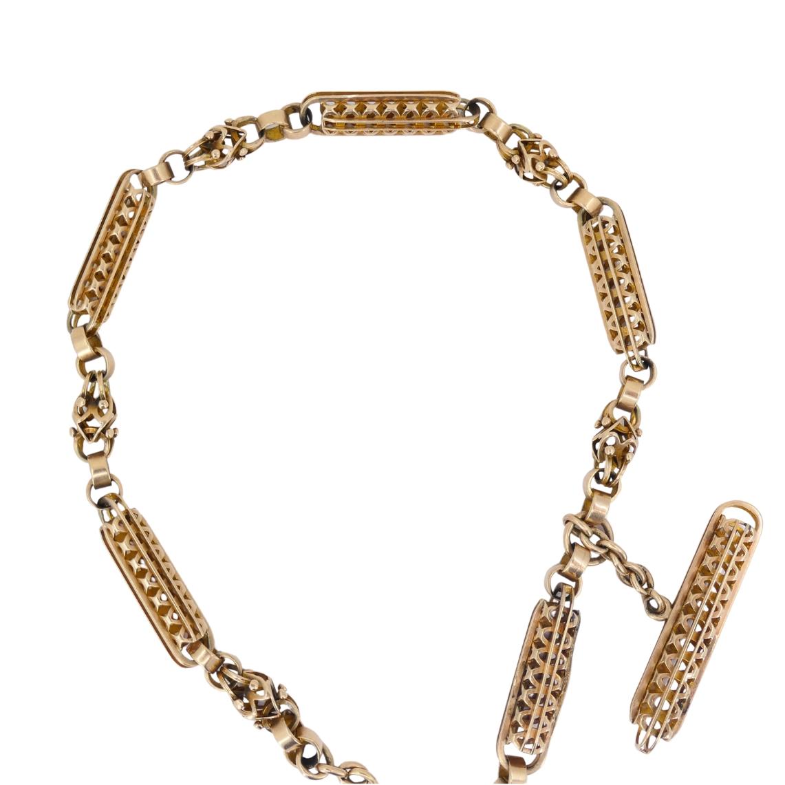 Ciondolo Figa in corallo d'epoca, collana con catena a ginocchiera in oro 14k In condizioni ottime in vendita a Beverly Hills, CA