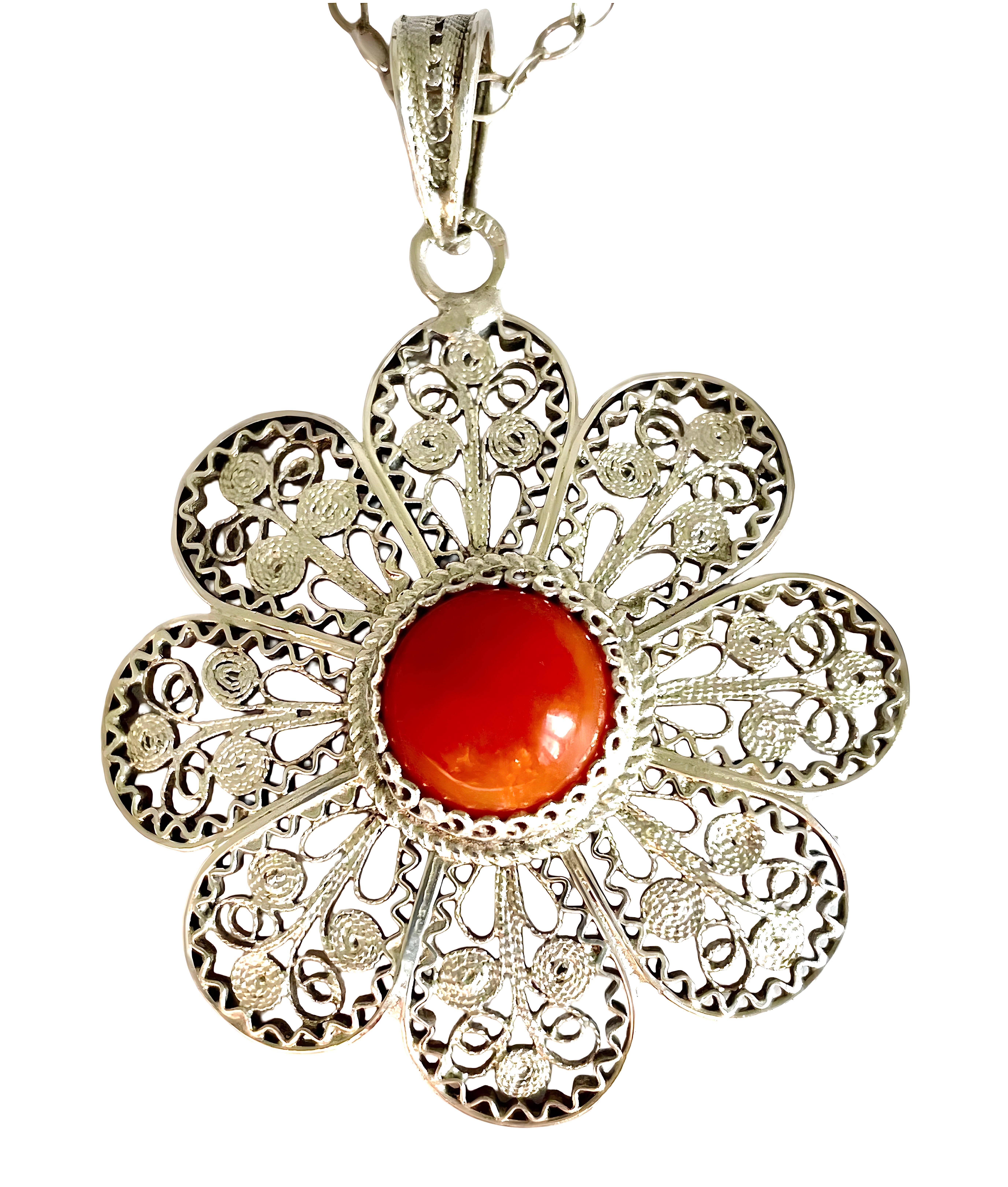 da uomo o donna Ciondolo a forma di fiore in filigrana di corallo d'epoca in argento 925 e catena, italiano in vendita