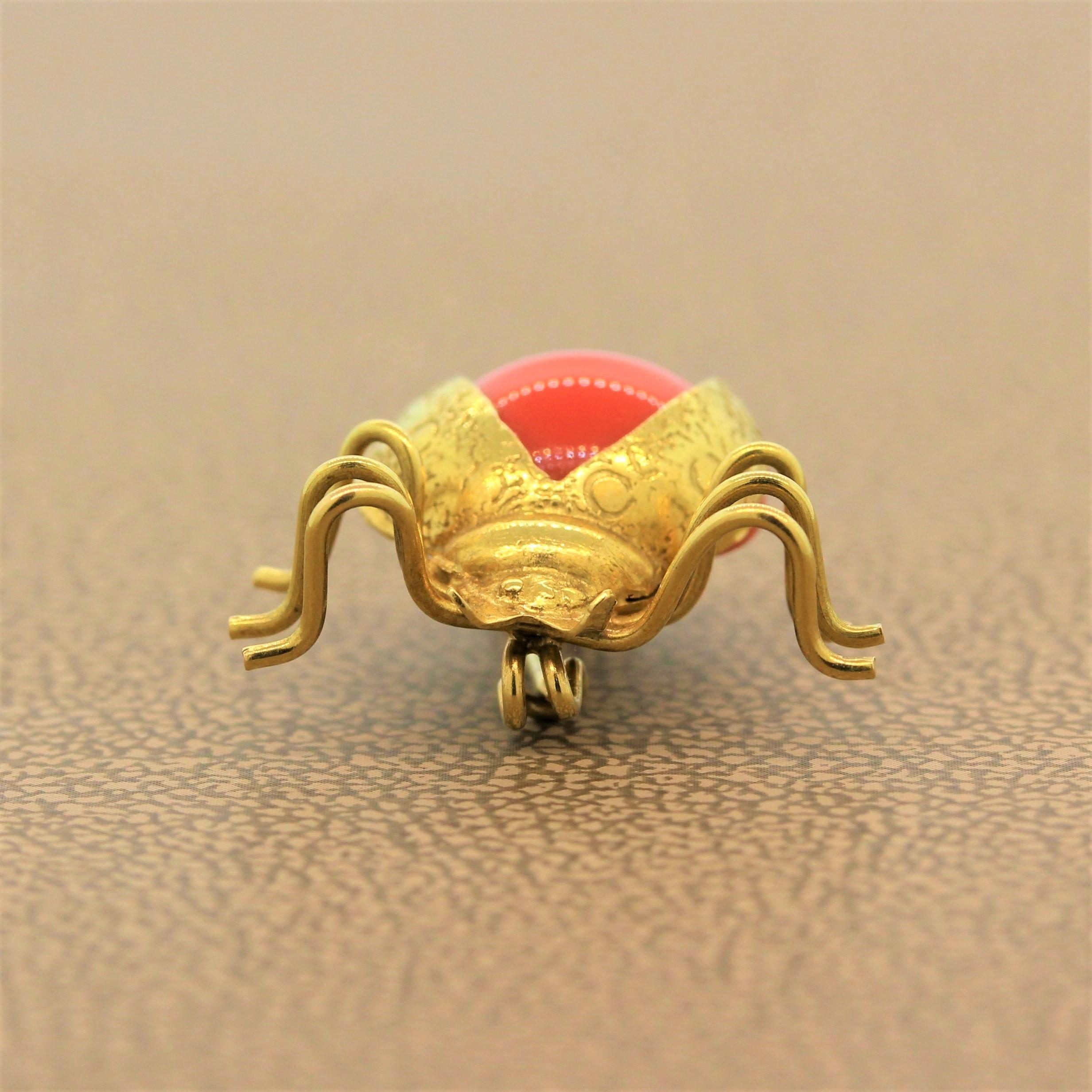Colgante Broche Mariquita Oro Coral Vintage en Excelente estado para la venta en Beverly Hills, CA