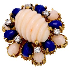 Anello cocktail vintage con corallo e lapis e diamanti in oro giallo 18 carati