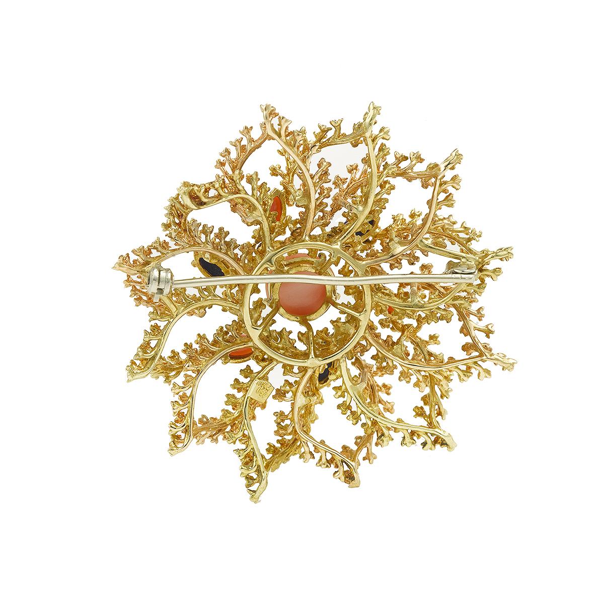 Stunning 18k yellow gold sea urchin brooch, decorated with a round coral. 
The main stone is surrounded by three lapis lazuli and three coral marquises. 
Brooch measures 49 mm (1.9 inche) in diameter and weights 23 grams. 

Good condition 
Italian