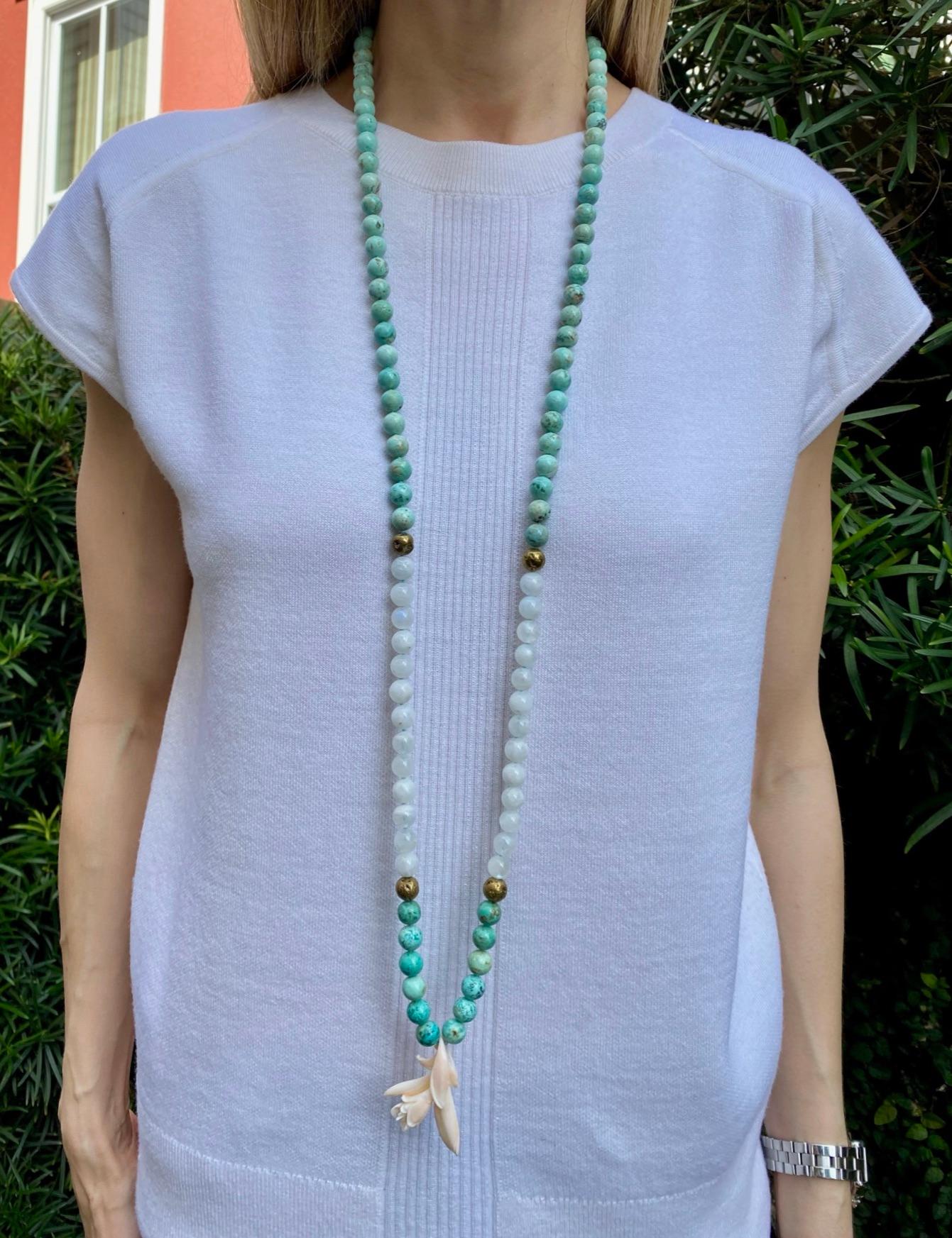 Perle Collier vintage en corail, pierre de lune et turquoise mala / méditation / prière en vente