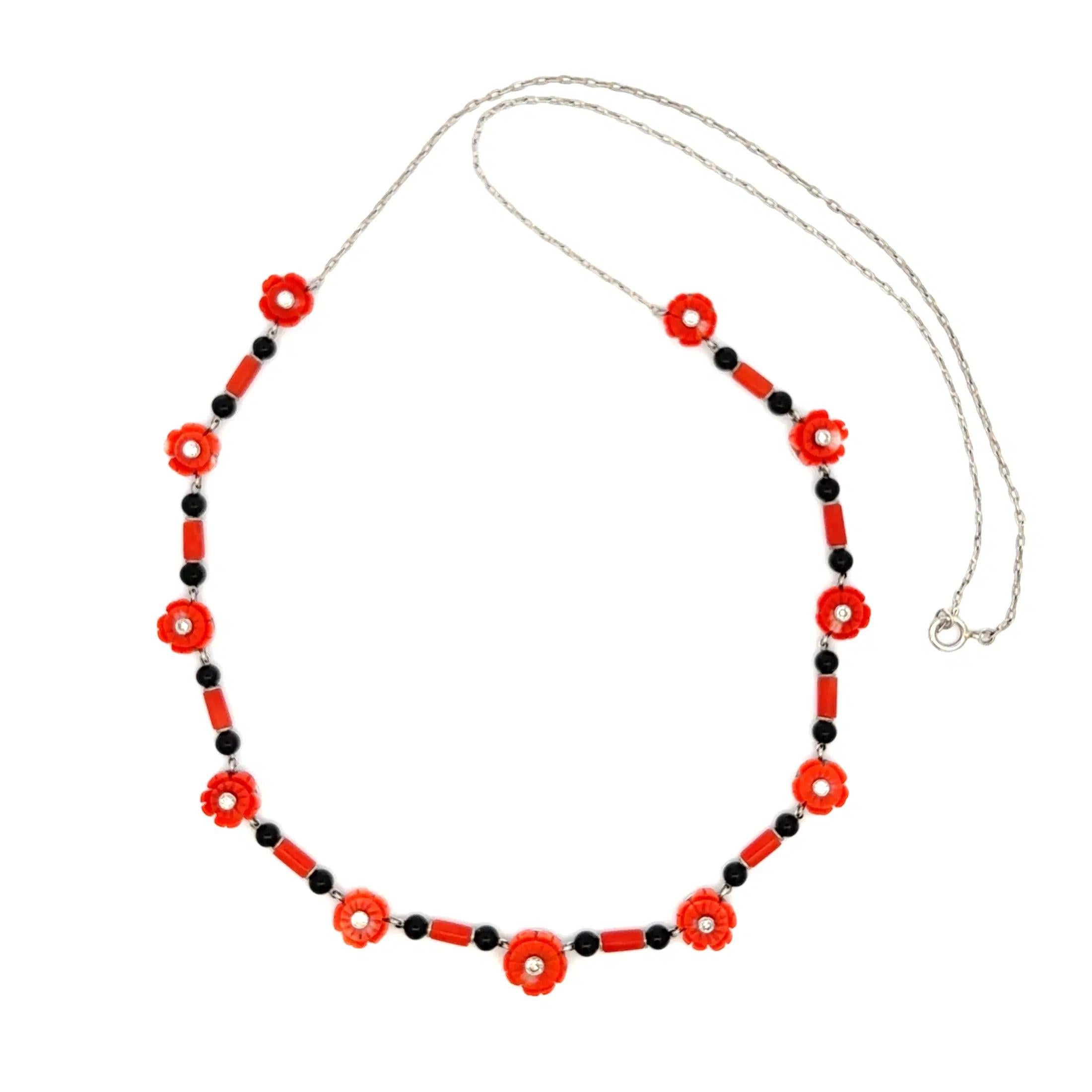 Modernista Collana Station in platino con corallo, onice e diamanti d'epoca in vendita