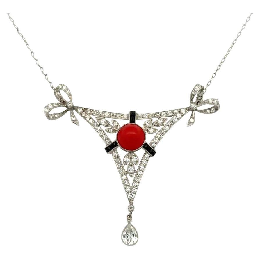 Collana in corallo, onice e diamanti OEC d'epoca con pizzo triangolare in platino in vendita