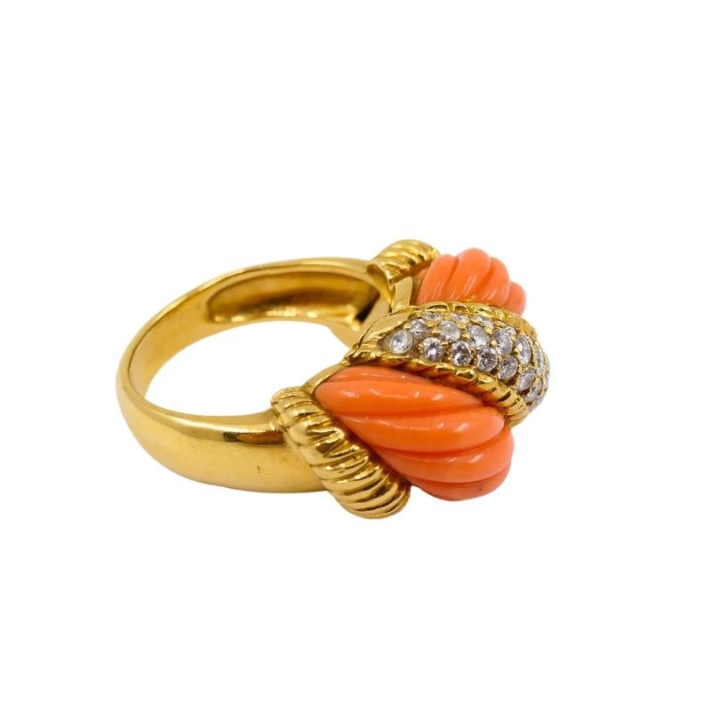 Round Cut Vintage Coral Ring 18k Gold Diamond For Sale