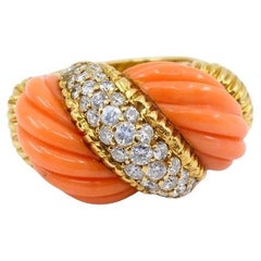 Vintage Coral Ring 18k Gold Diamond
