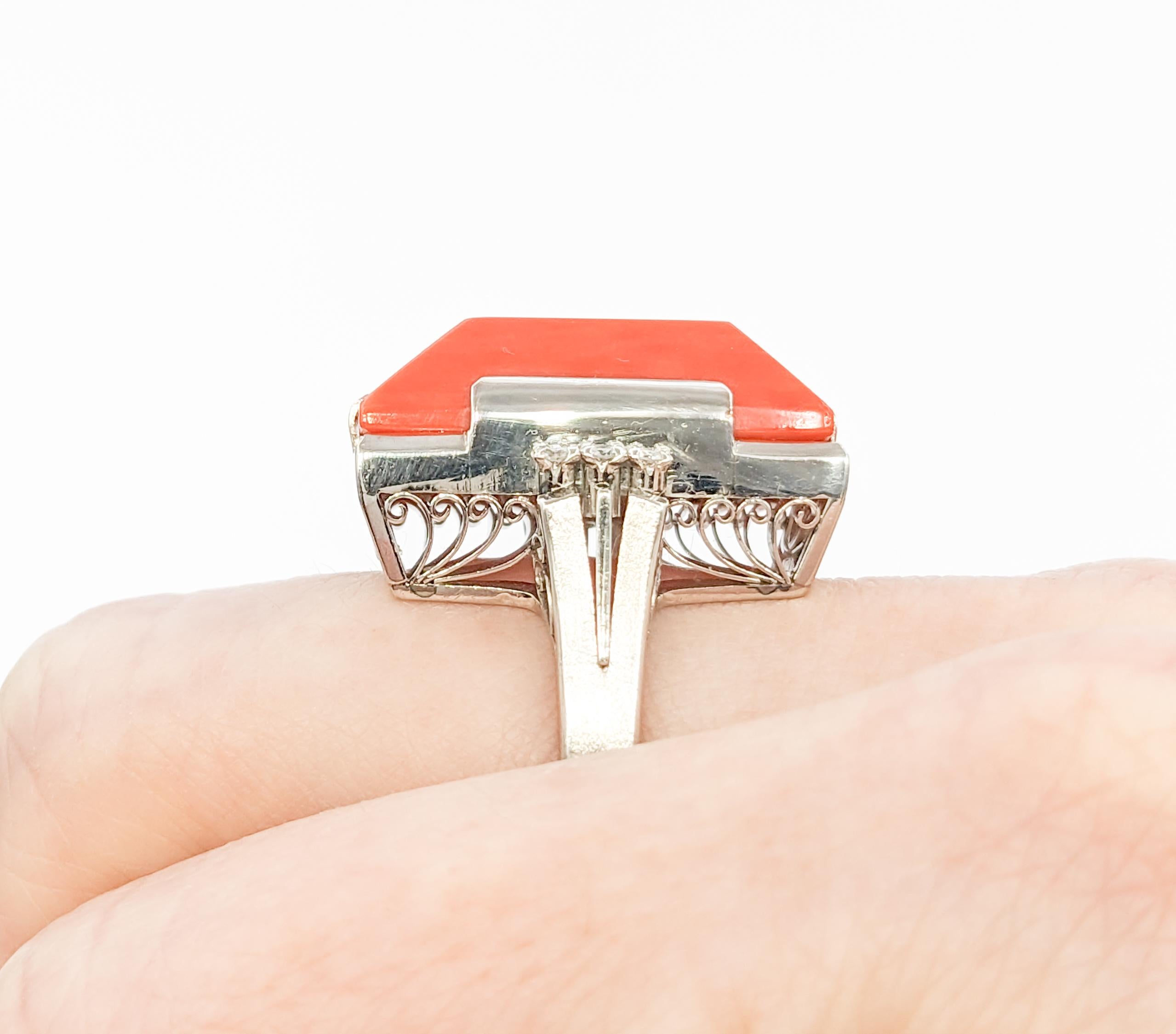 Vintage Koralle Ring mit Diamanten in Platin (Retro) im Angebot