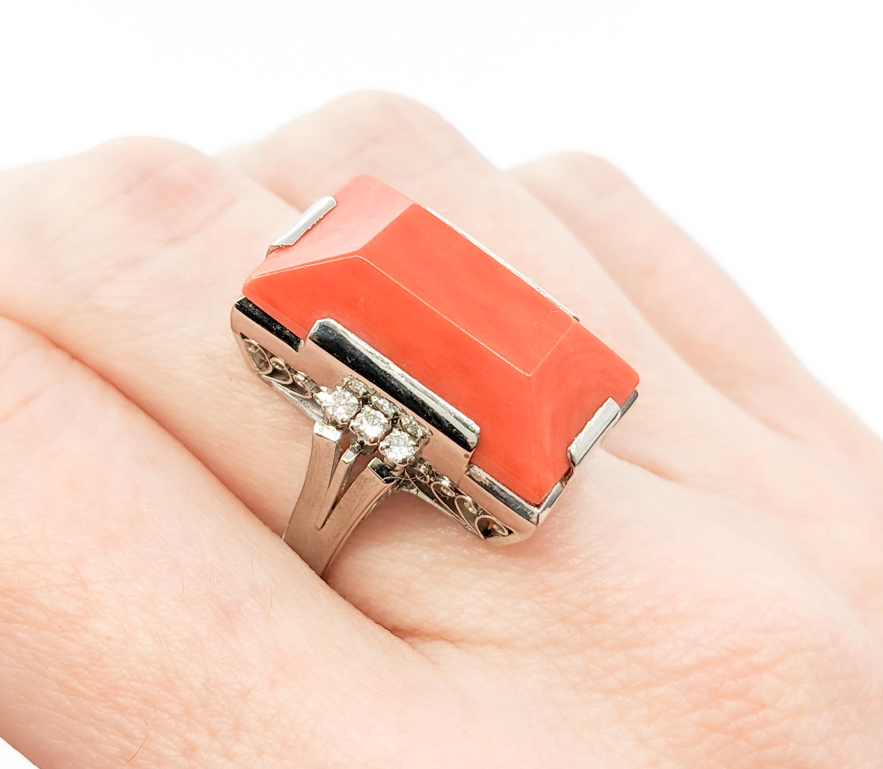 Vintage Koralle Ring mit Diamanten in Platin (Cabochon) im Angebot