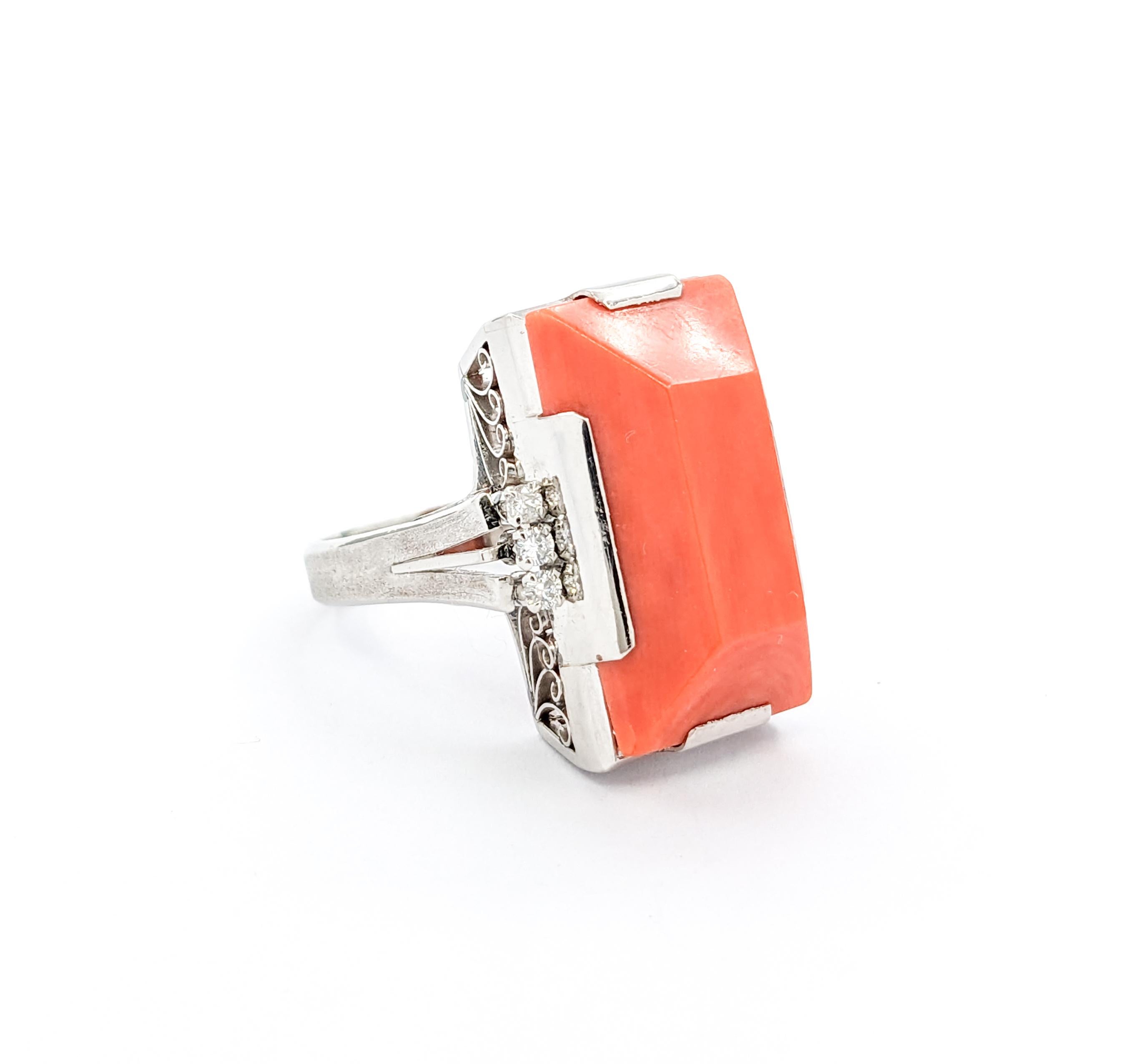 Vintage Koralle Ring mit Diamanten in Platin im Angebot 1