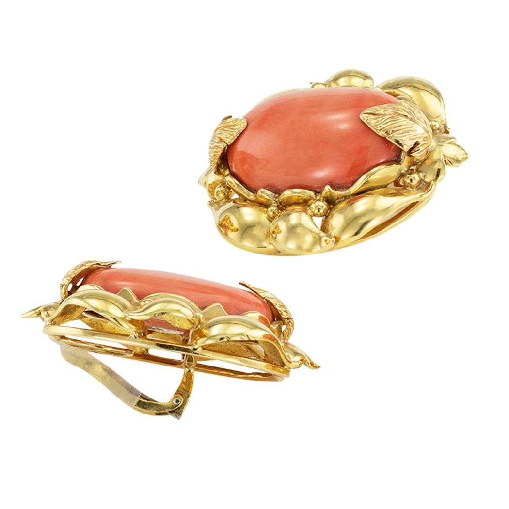Cabochon Vintage Coral Yellow Gold Clip On Earrings For Sale