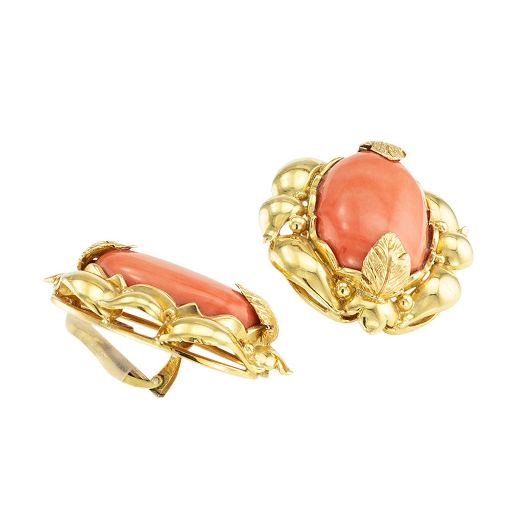 Women's Vintage Coral Yellow Gold Clip On Earrings For Sale