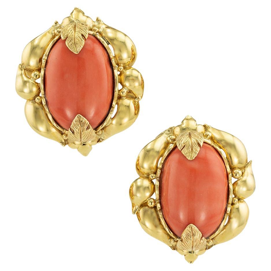Vintage Coral Yellow Gold Clip On Earrings