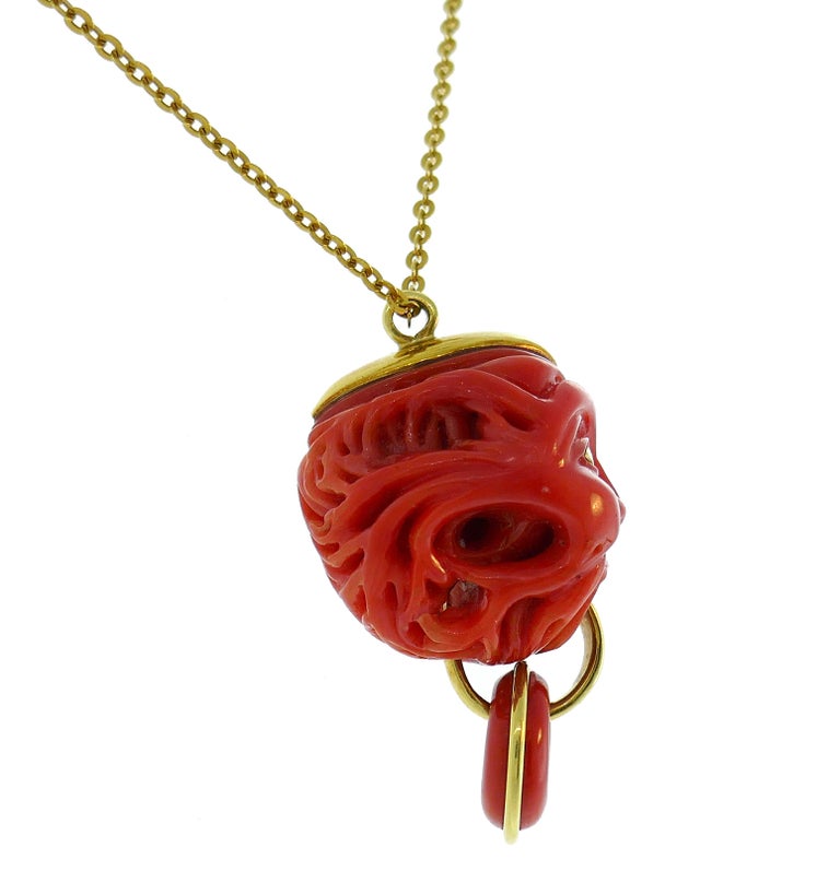 Vintage Coral Yellow Gold Pendant Necklace For Sale 1