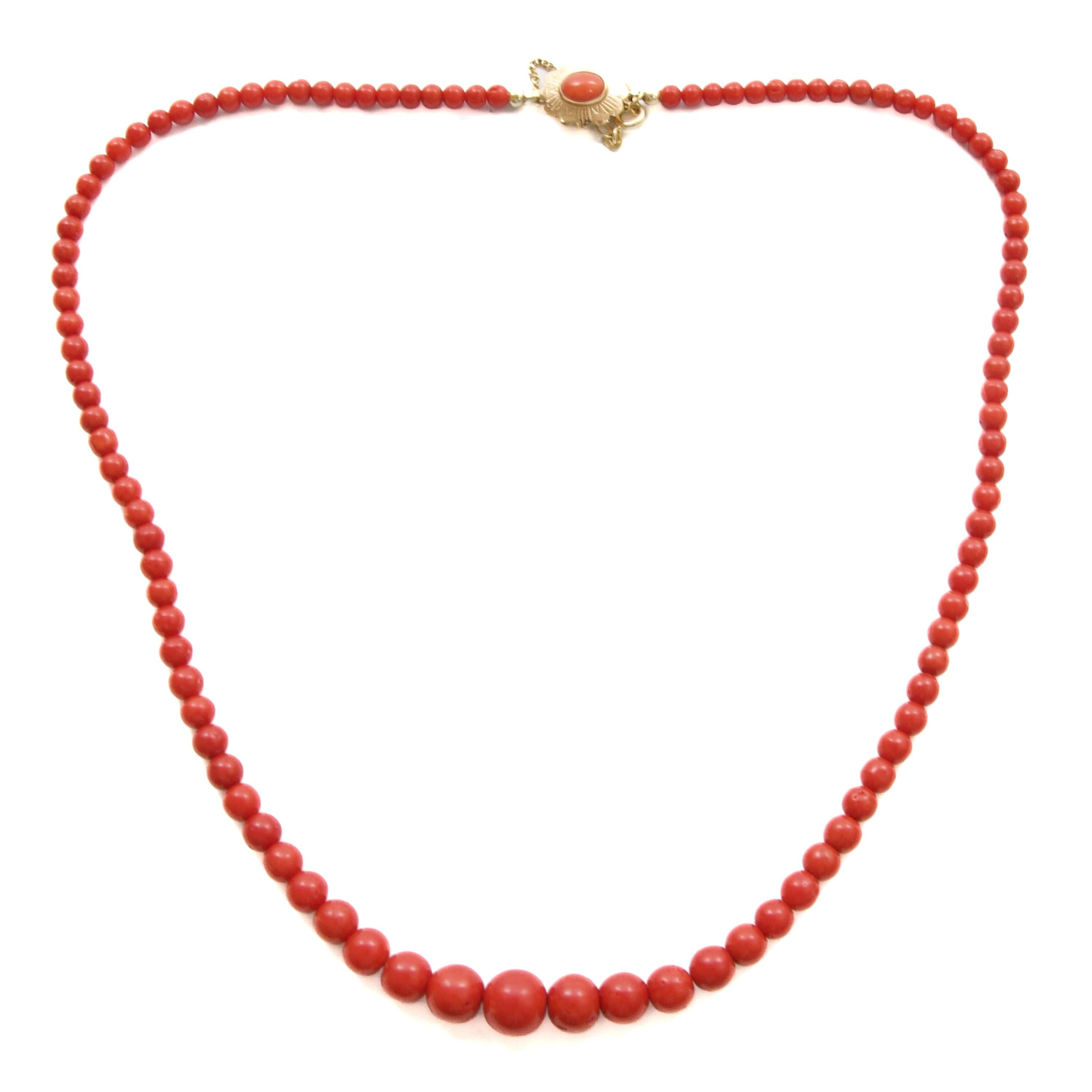 Collana d'epoca in corallo rosso Corallium Rubrum con chiusura in oro 14kt in vendita 1