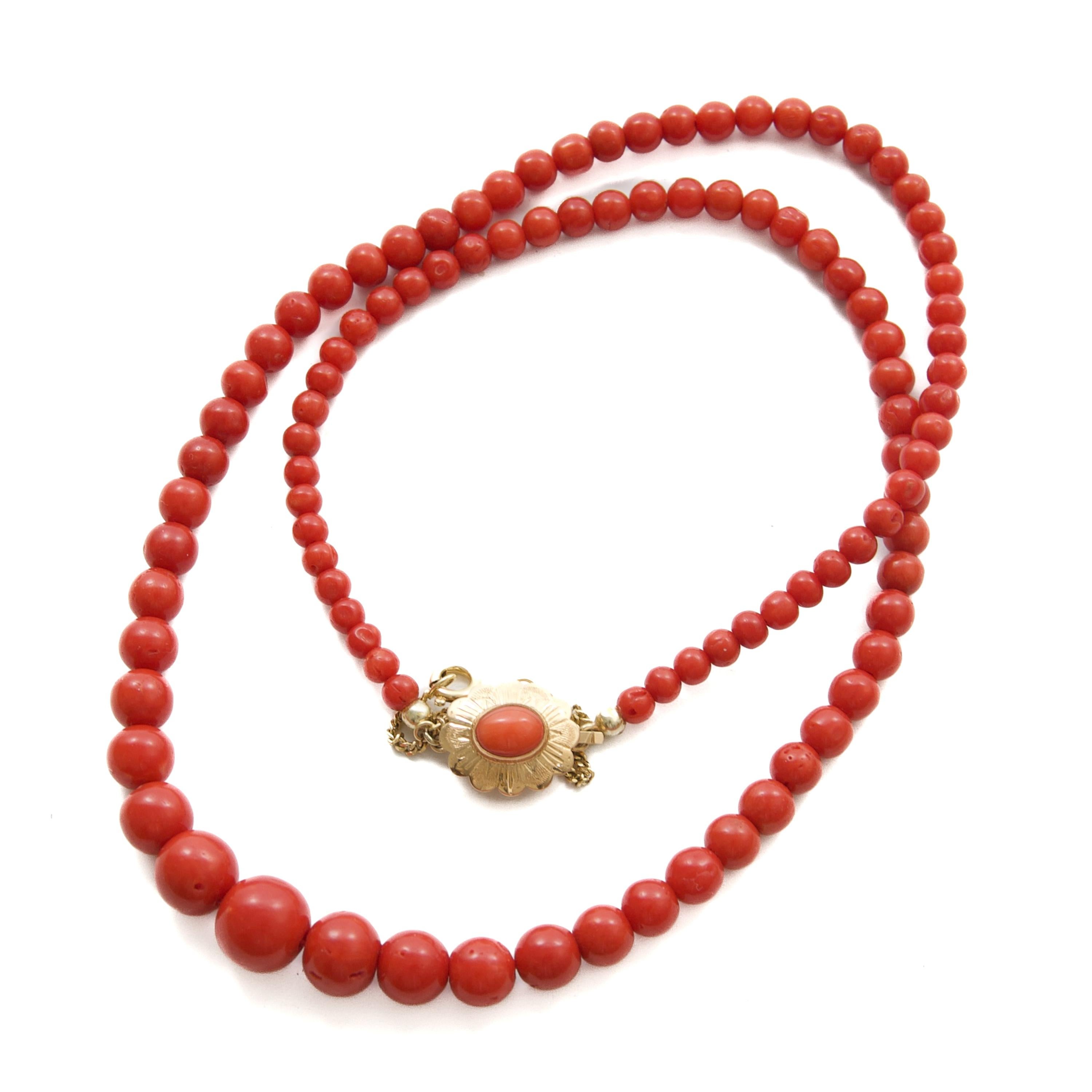 Collana d'epoca in corallo rosso Corallium Rubrum con chiusura in oro 14kt in vendita 2