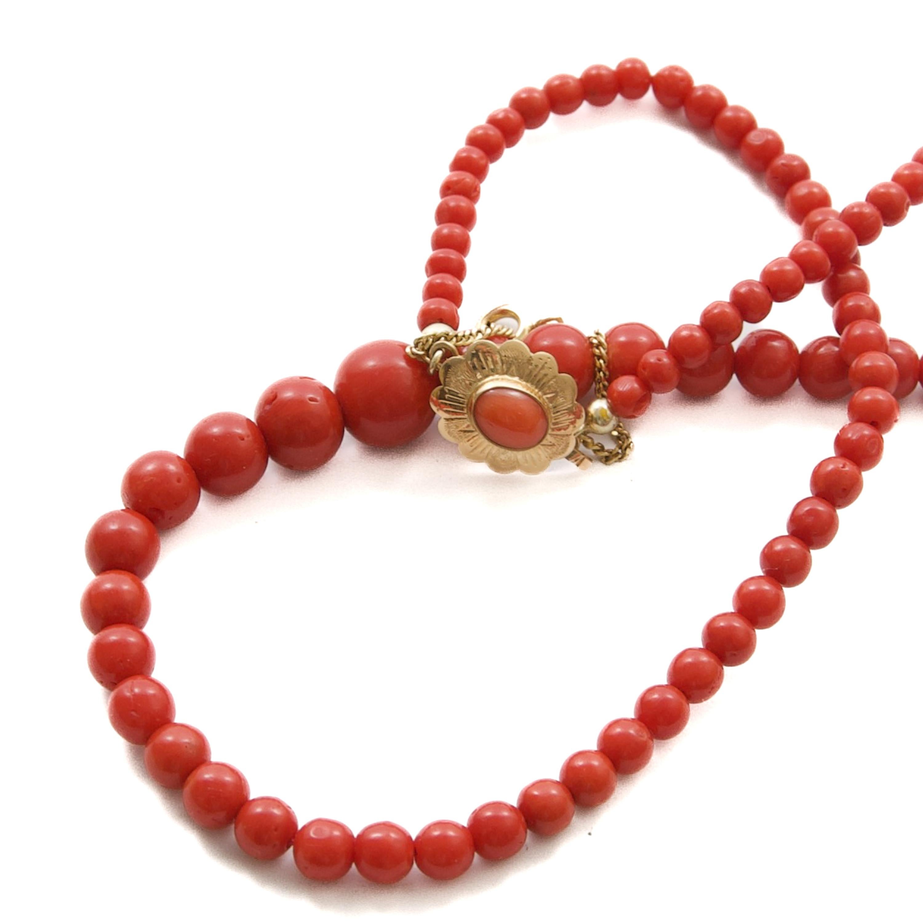 Collana d'epoca in corallo rosso Corallium Rubrum con chiusura in oro 14kt in vendita 3