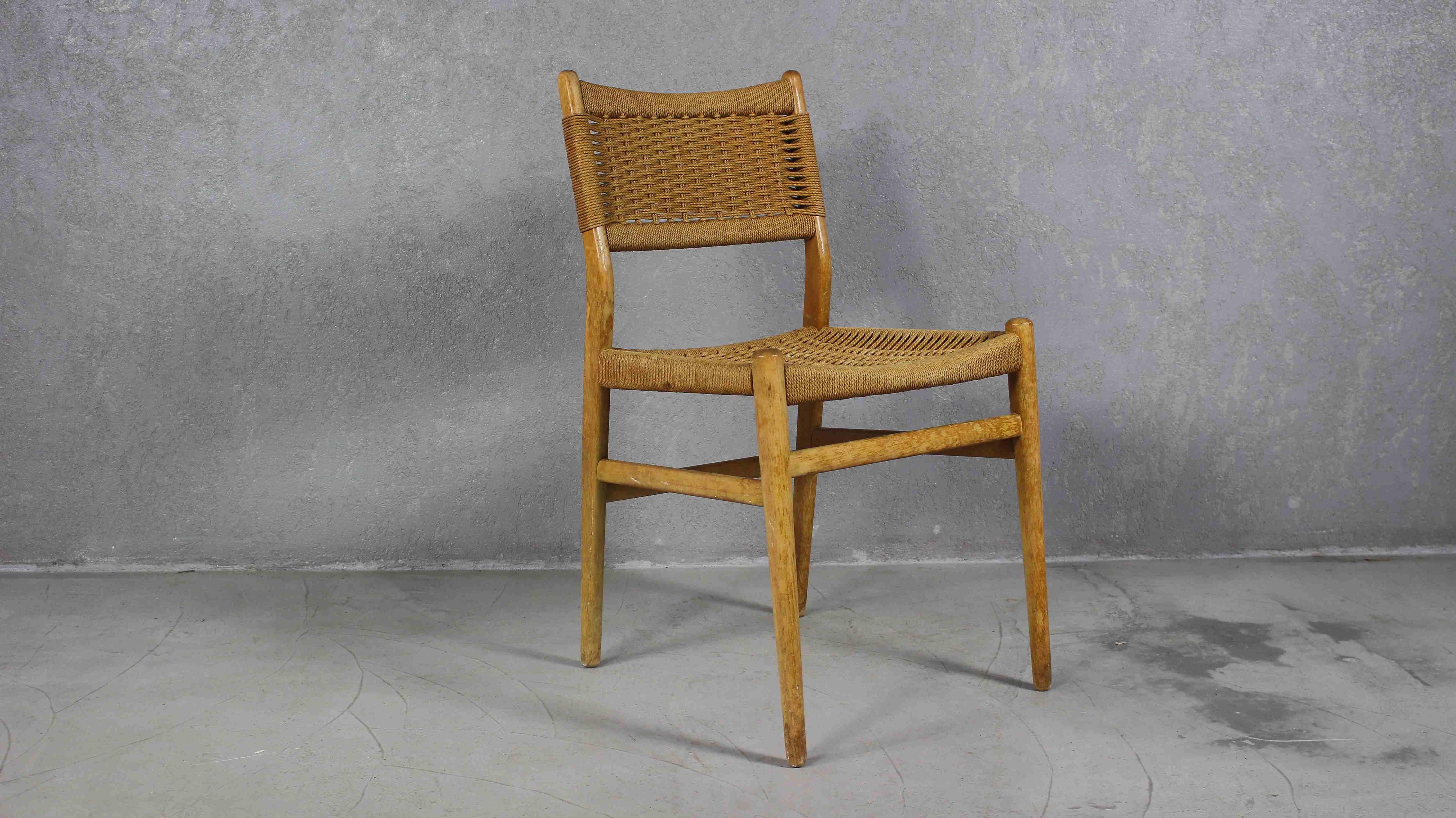 Solid wood frame in oak with woven organic cord seat and back.
Made in Denmark in 1960s.