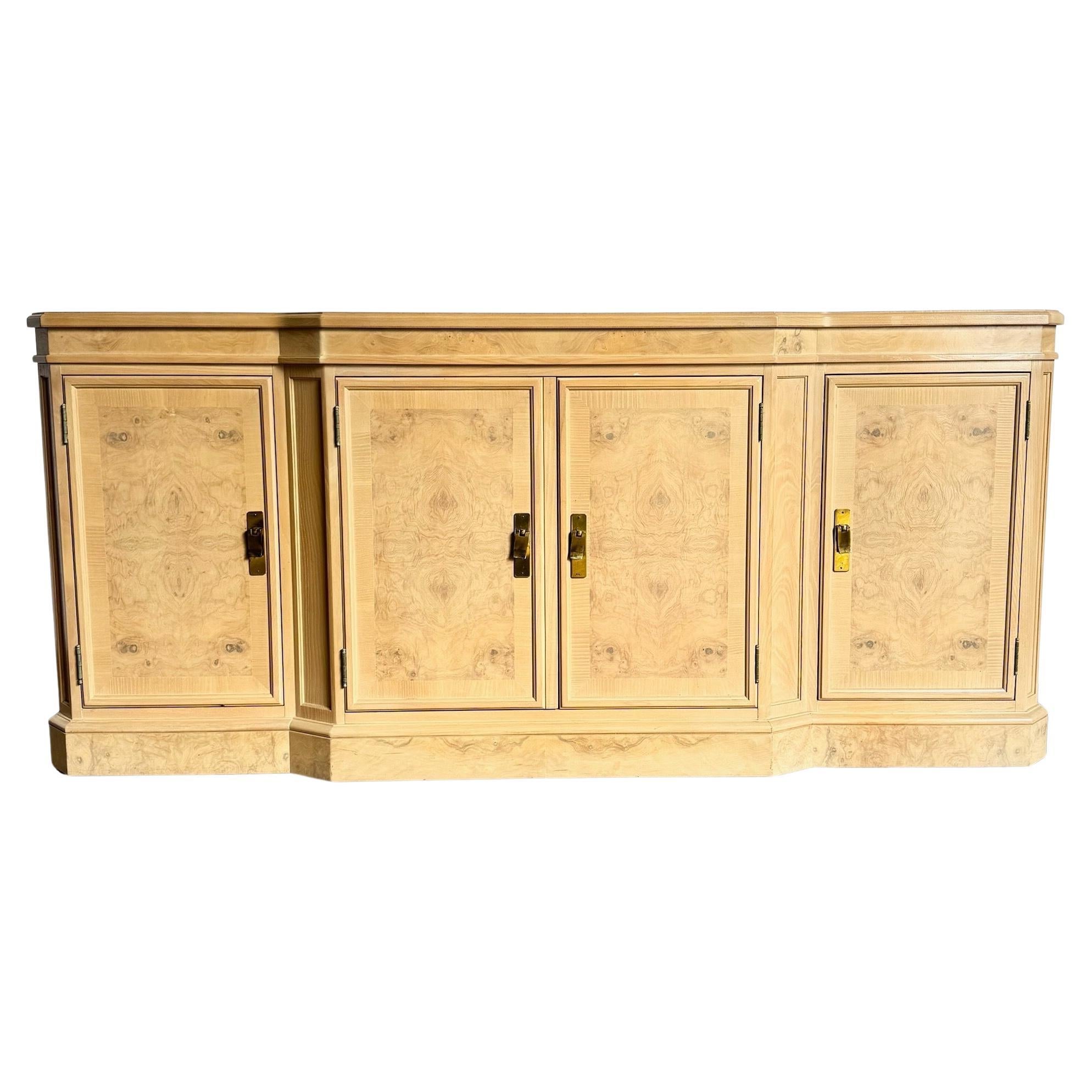 Credenza in legno di boro "Corinthian" vintage di Drexel Heritage