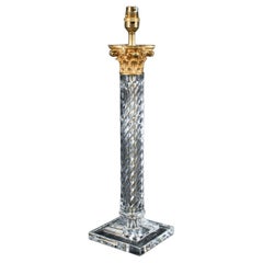 Lámpara de mesa vintage de columna corintia de cristal y bronce dorado Mediados del siglo XX