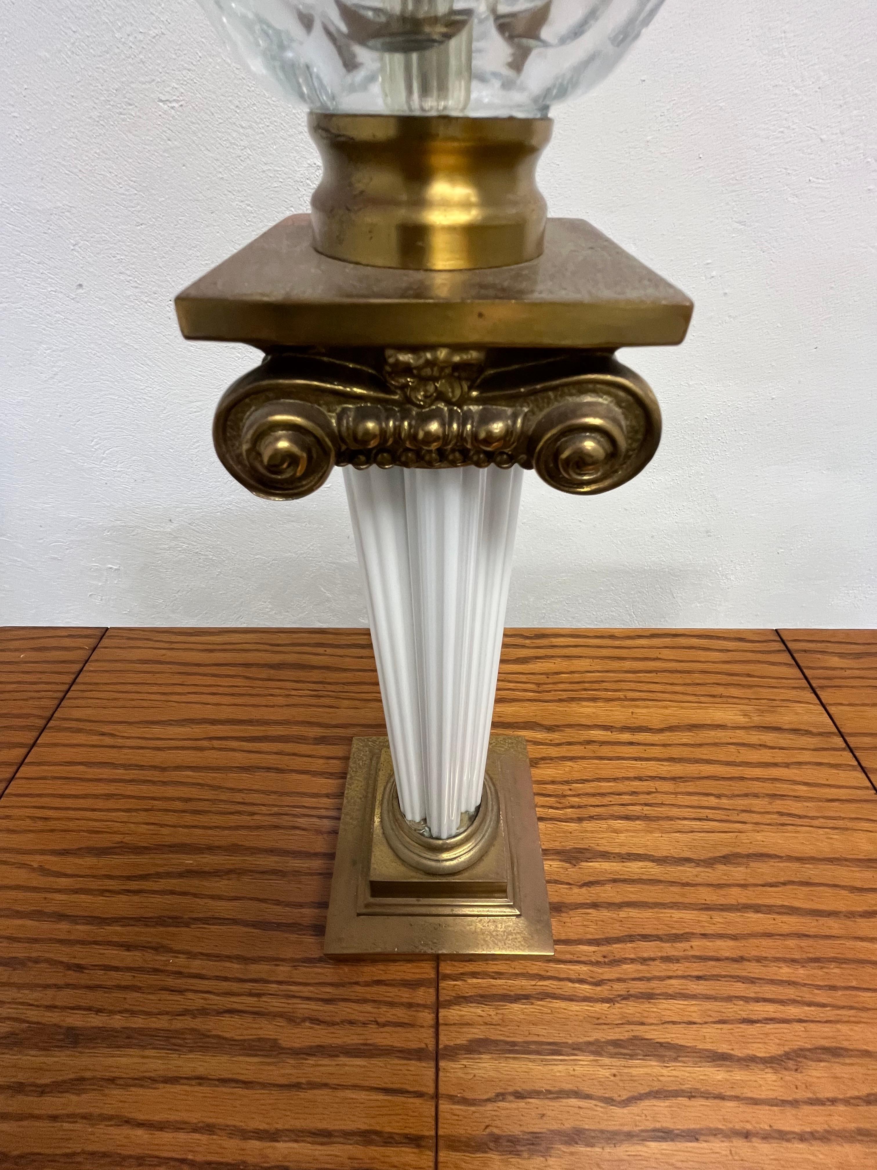 Sconosciuto Lampada a olio con serbatoio a colonna corinzia d'epoca in vendita