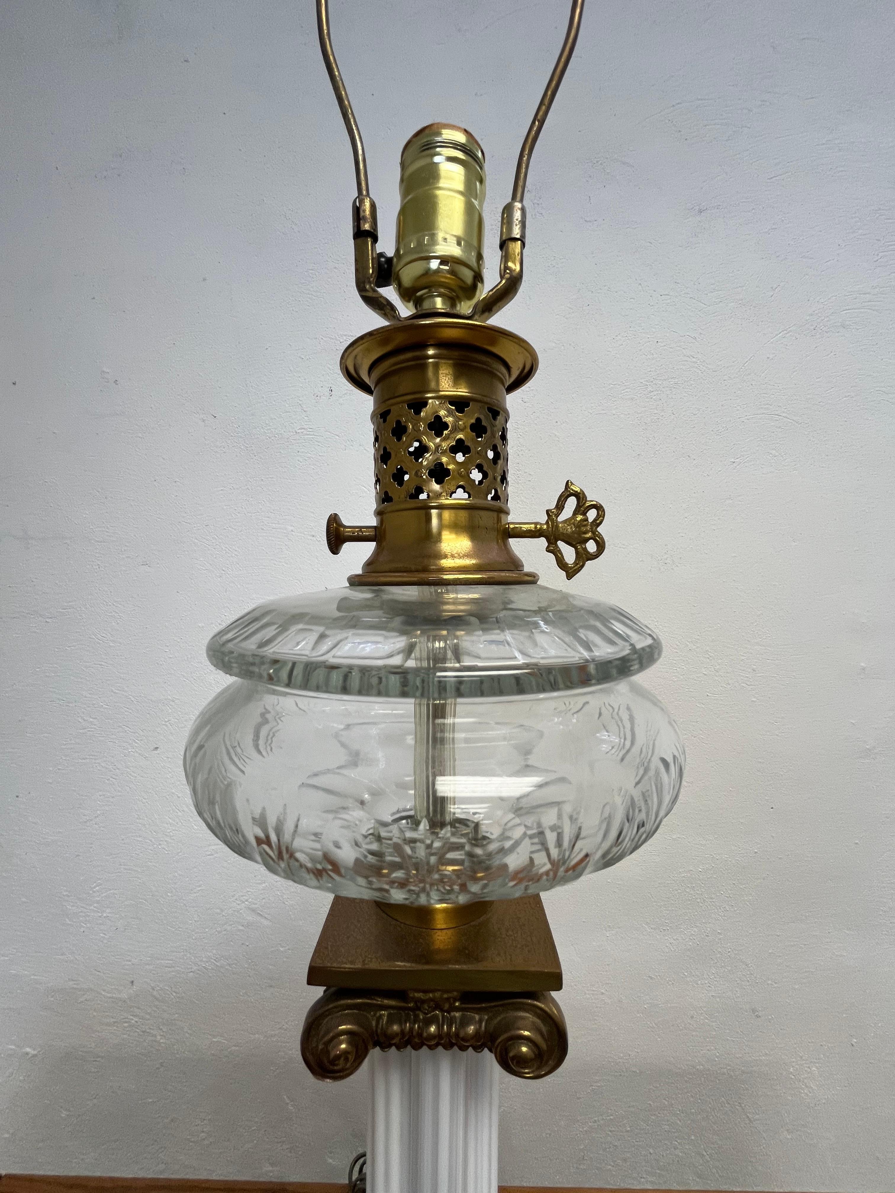 Lampada a olio con serbatoio a colonna corinzia d'epoca In condizioni buone in vendita a W Allenhurst, NJ