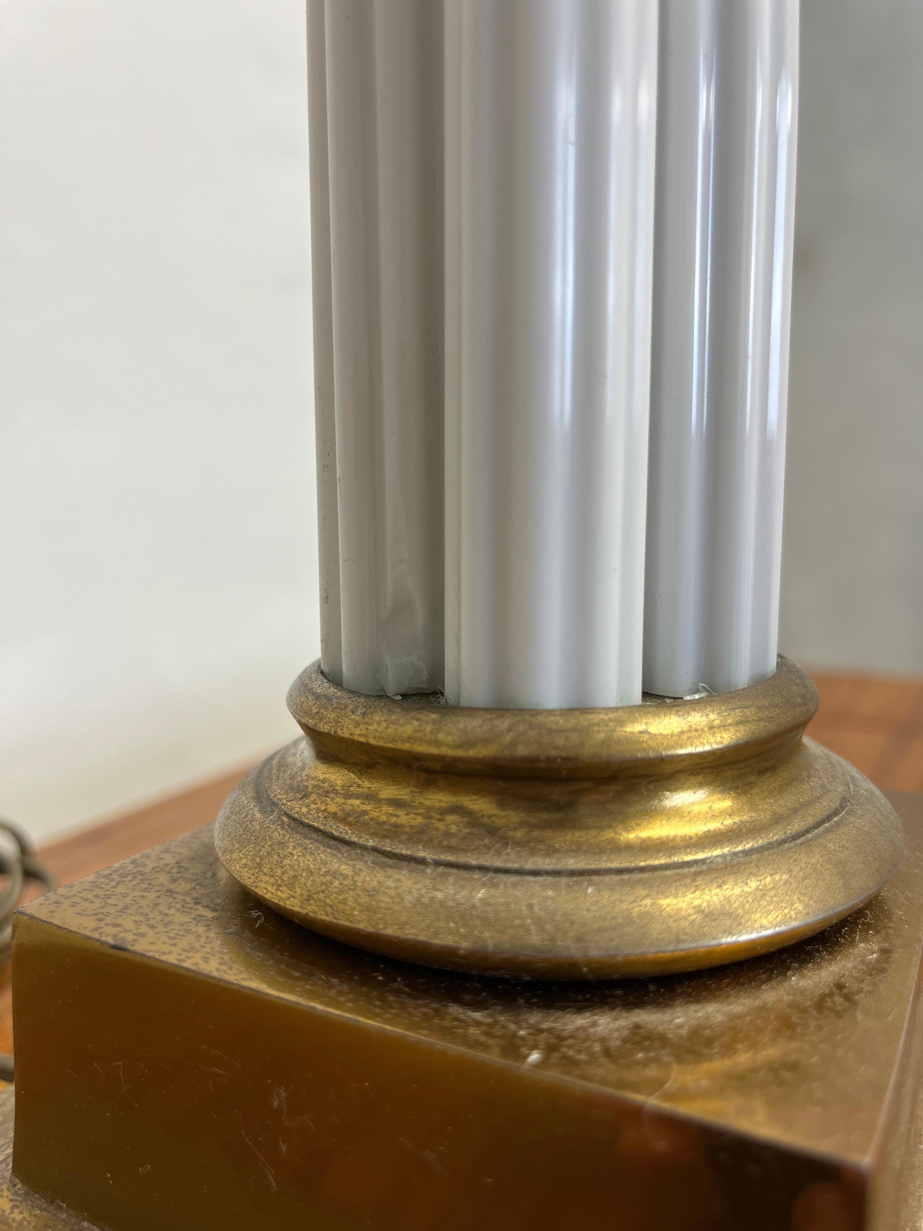 Lampada a olio con serbatoio a colonna corinzia d'epoca in vendita 1