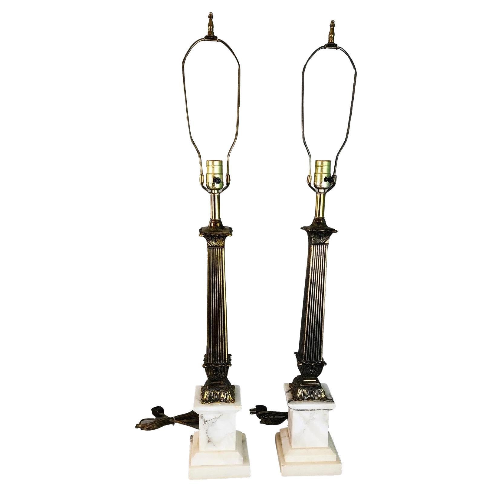 Pareja de Lámparas de Mesa Neoclásicas Corintias Vintage
