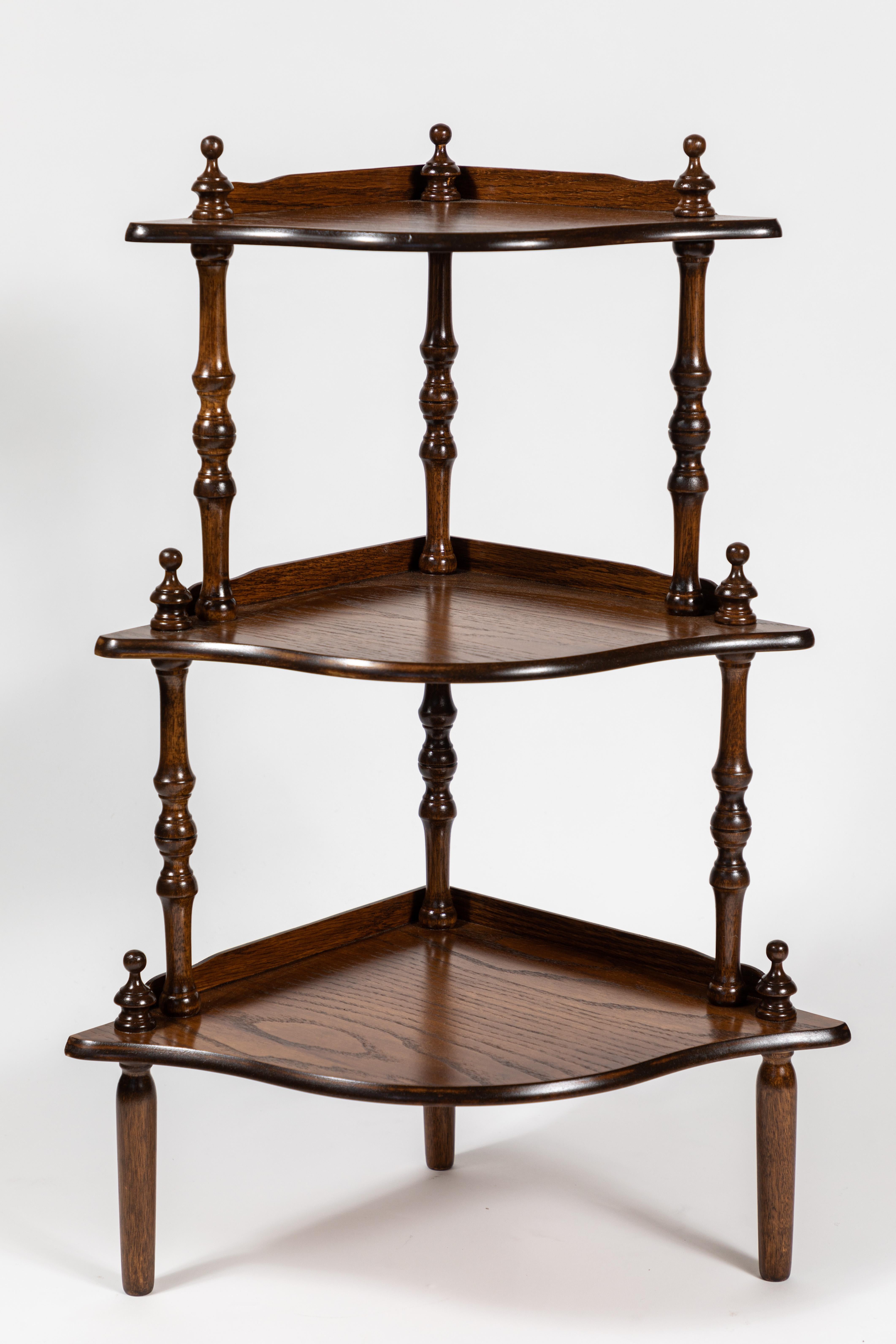 Vintage standing corner oak shelf table with 3 graduating shelves and turned wood detailing, newly refinished.
