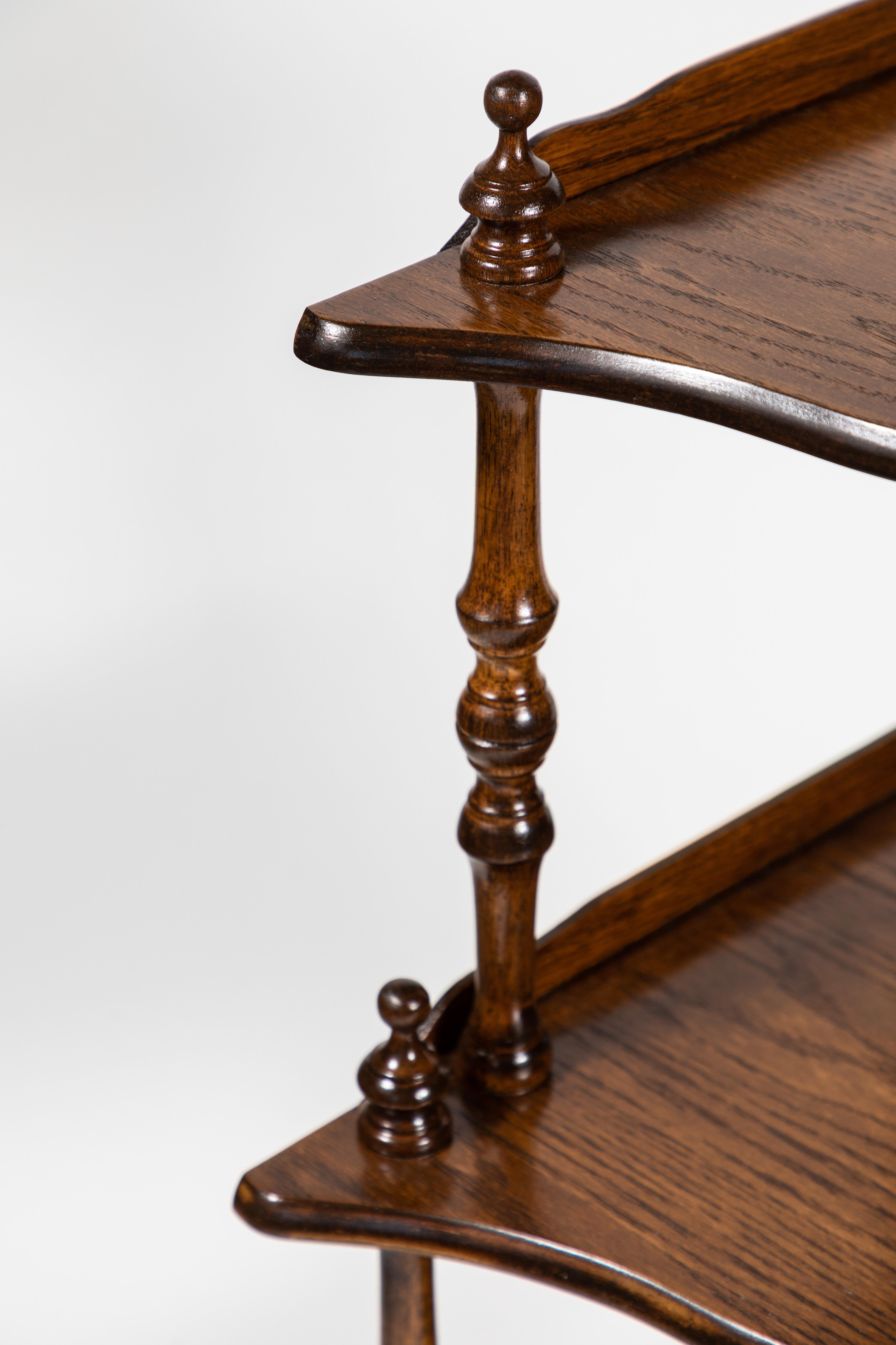 Vintage Corner Oak Standing Shelf In Good Condition In Pasadena, CA