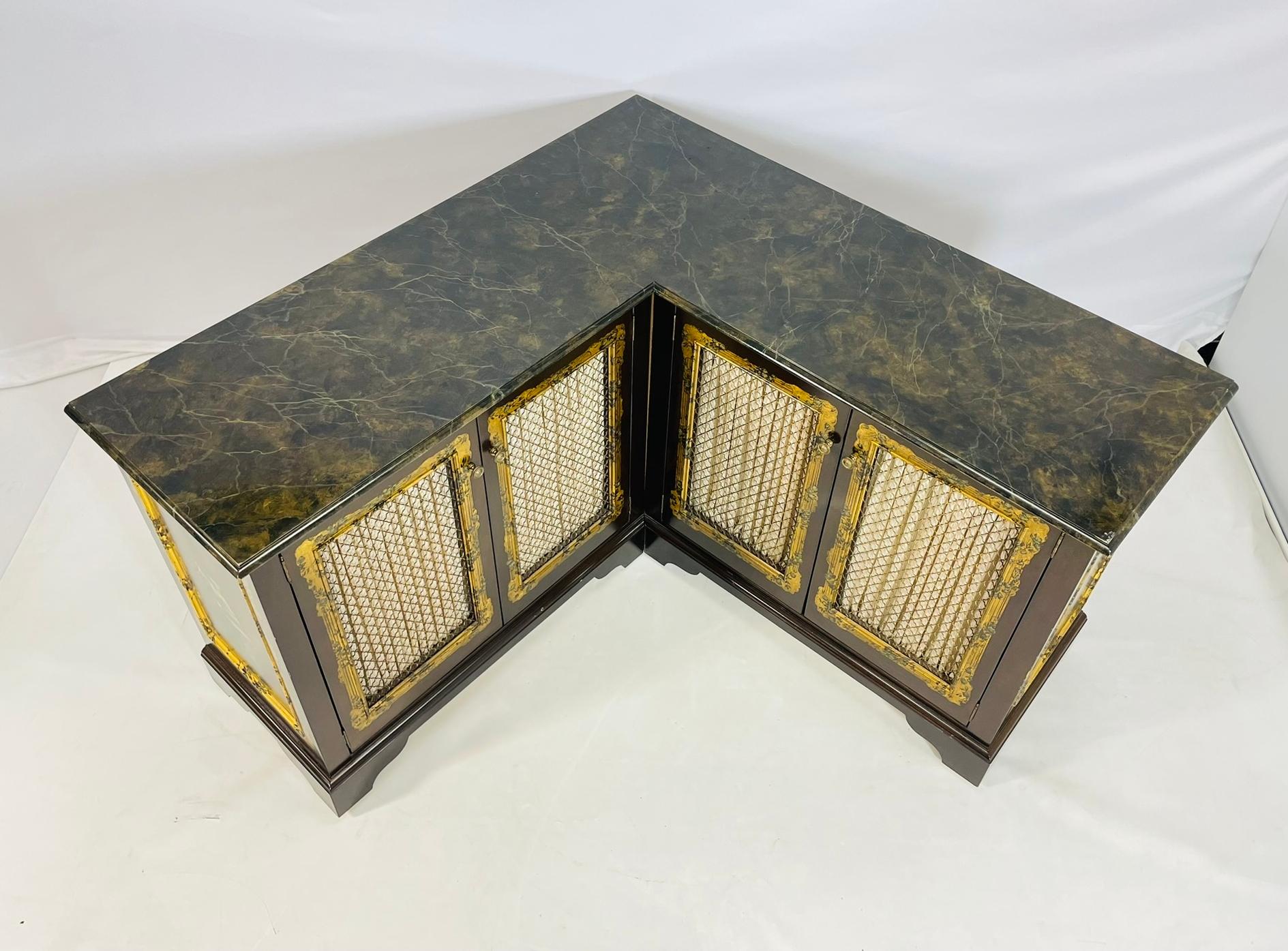 Chinoiseries Meuble de rangement d'angle attribué à Phyllis Morris, États-Unis, années 1950 en vente