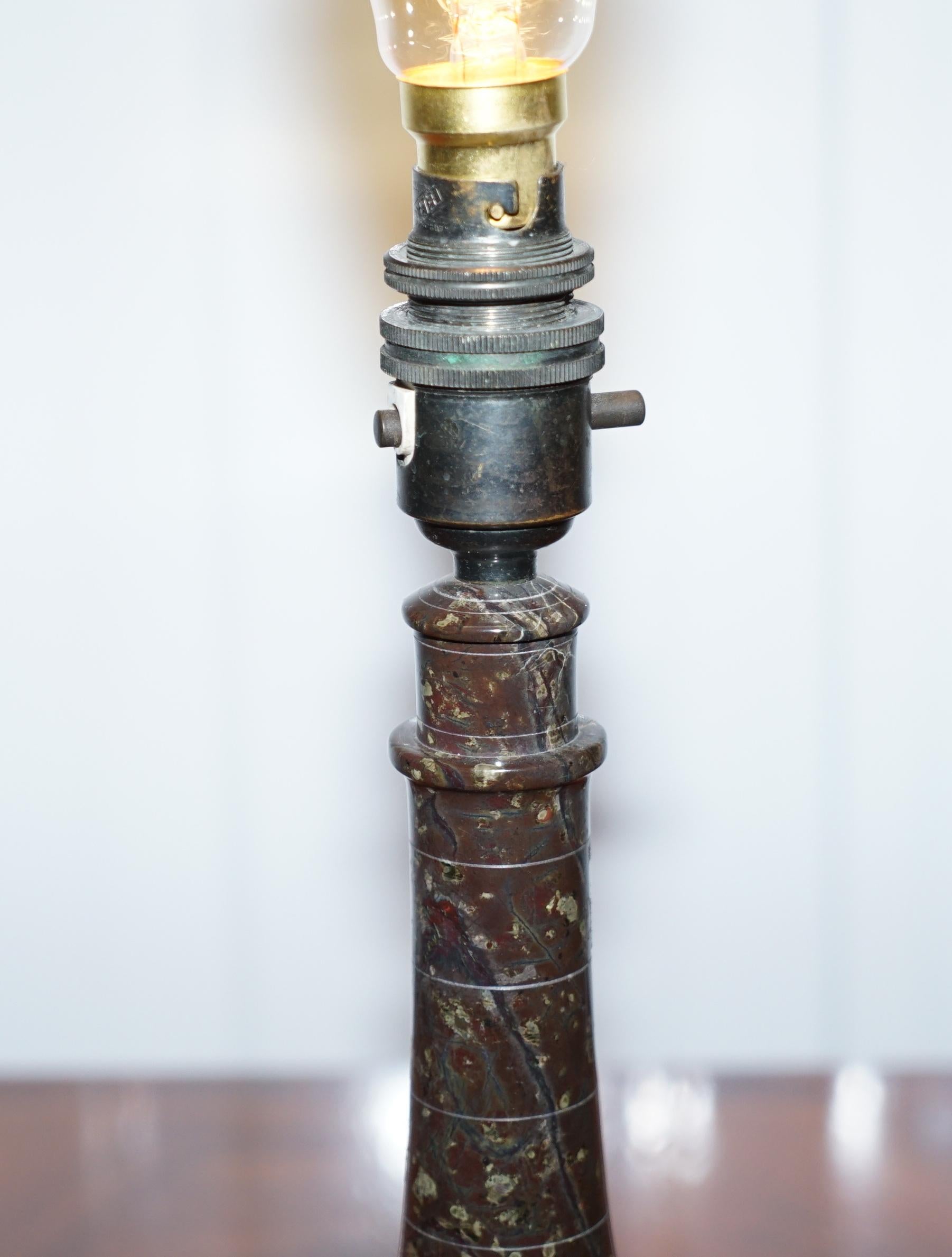 Leuchtturm-Tischlampe aus Serpentinen-Marmor mit Bakelit-Fassung, Cornish im Angebot 6