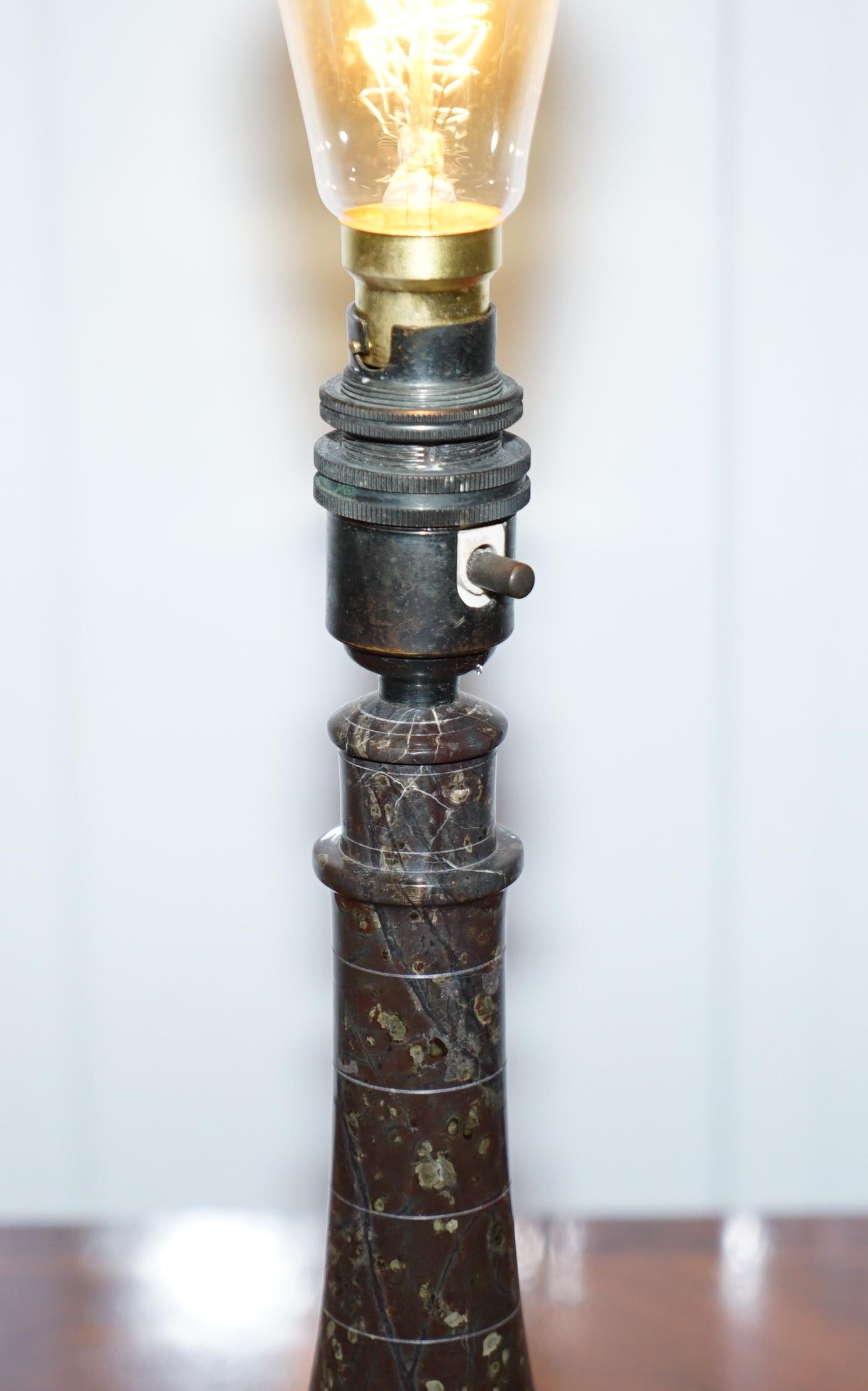 Leuchtturm-Tischlampe aus Serpentinen-Marmor mit Bakelit-Fassung, Cornish im Angebot 10