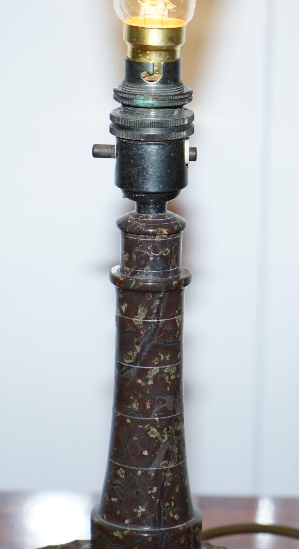 Leuchtturm-Tischlampe aus Serpentinen-Marmor mit Bakelit-Fassung, Cornish (Handgefertigt) im Angebot