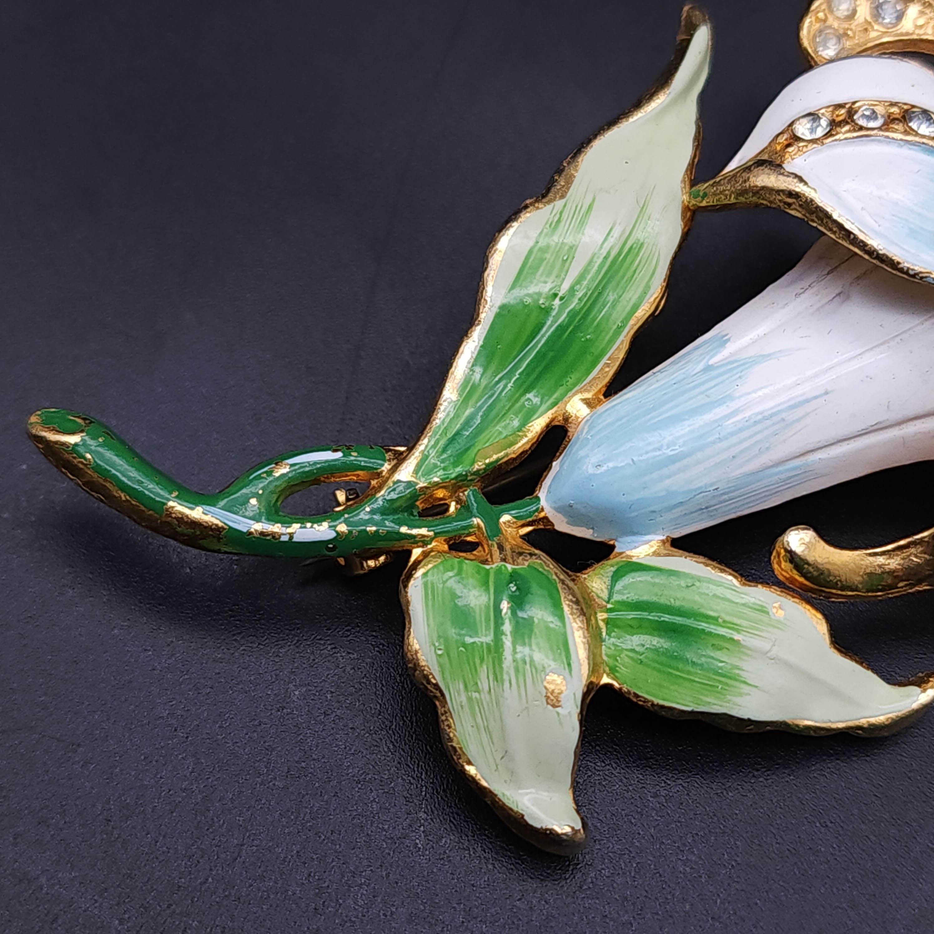 Round Cut Vintage Coro Flower Pin Brooch, Green White Blue Enamel and Crystals, Gold For Sale