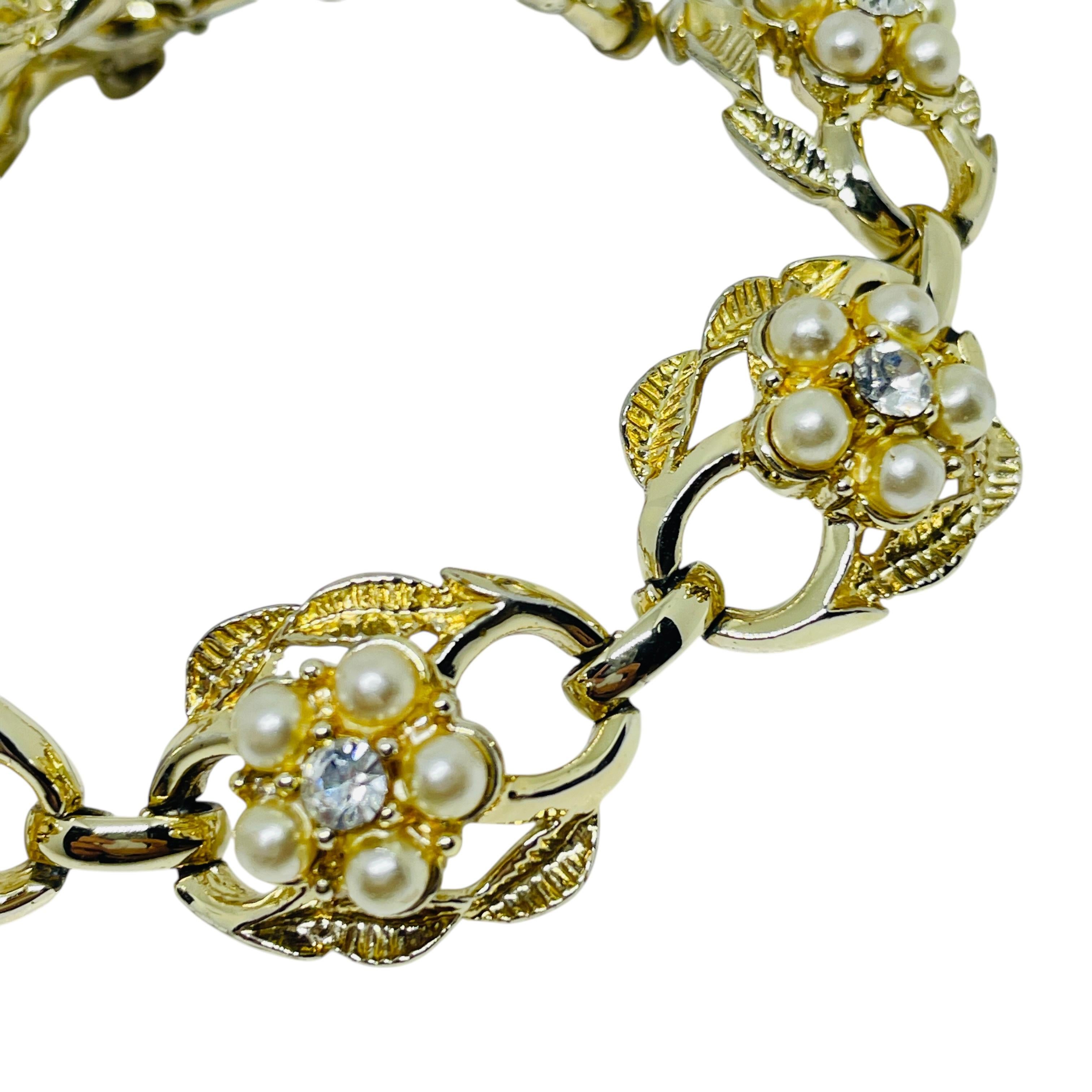 Vintage CORO signed gold tone pearls rhinestones flower necklace bracelet set For Sale 2