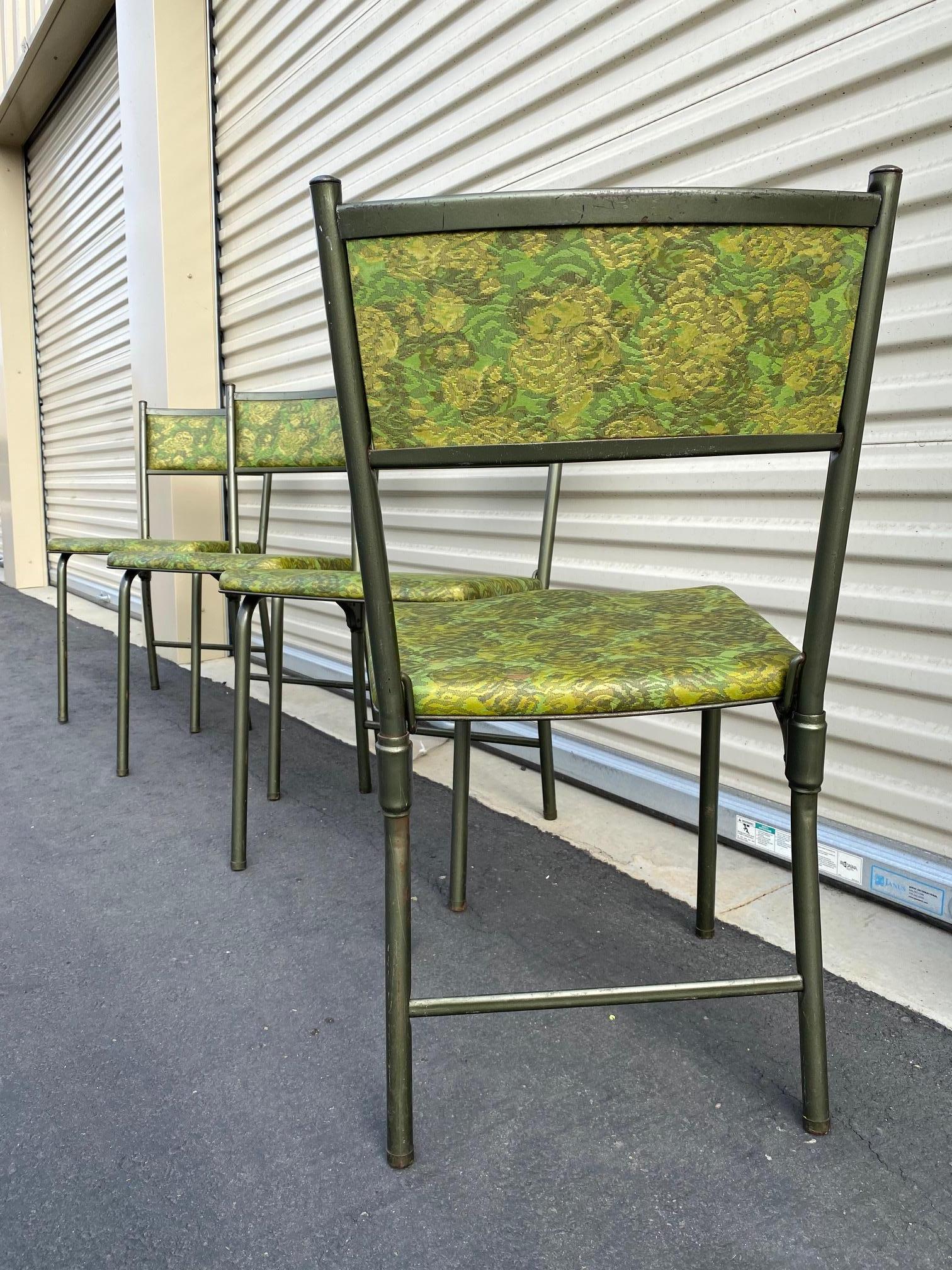 Vintage Cosco Folding Gateleg Chair Set of 4 In Distressed Condition In Spring Valley, CA