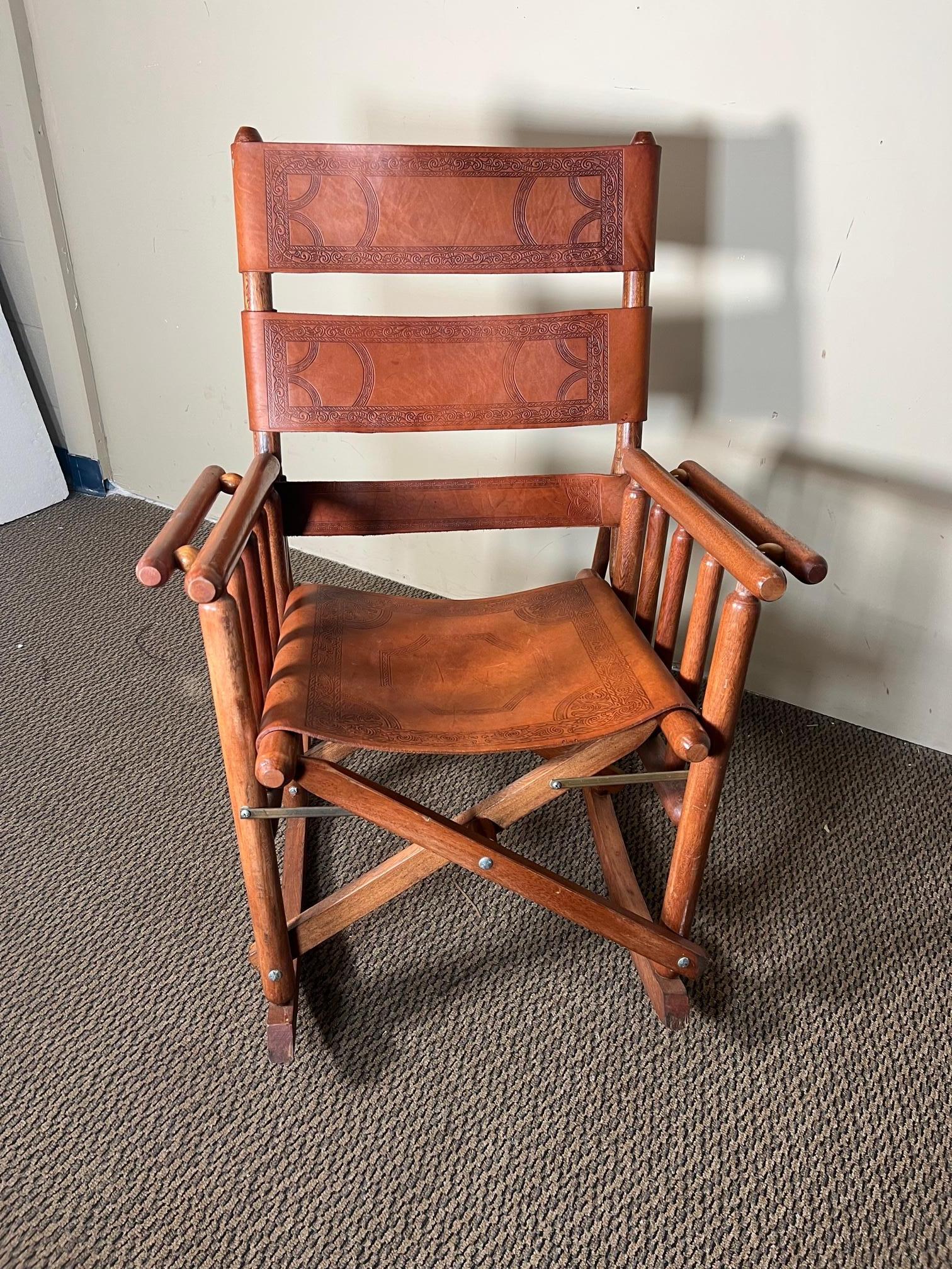Vintage Costa Rican folding rocking chair with beautiful pattern in leather seat and back. To fold pull up the seat. Possibly made in Costa Rica. We are not able to verify where it was made.
Good unrestored vinatge condition. Has scratches, scuffs