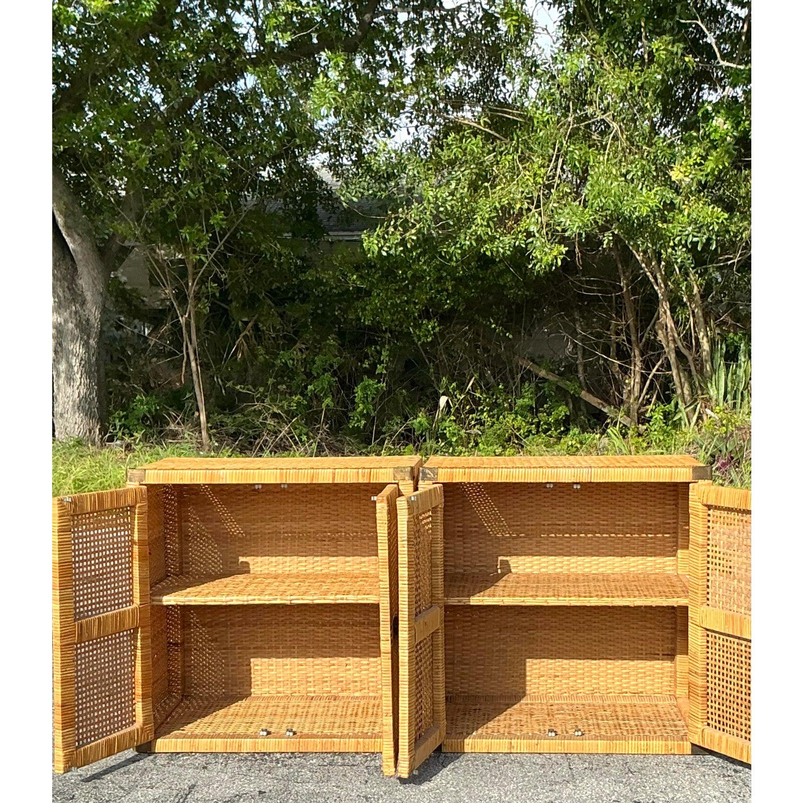 Armadietti in rattan da forno Costal d'epoca - Una coppia In condizioni buone in vendita a West Palm Beach, FL