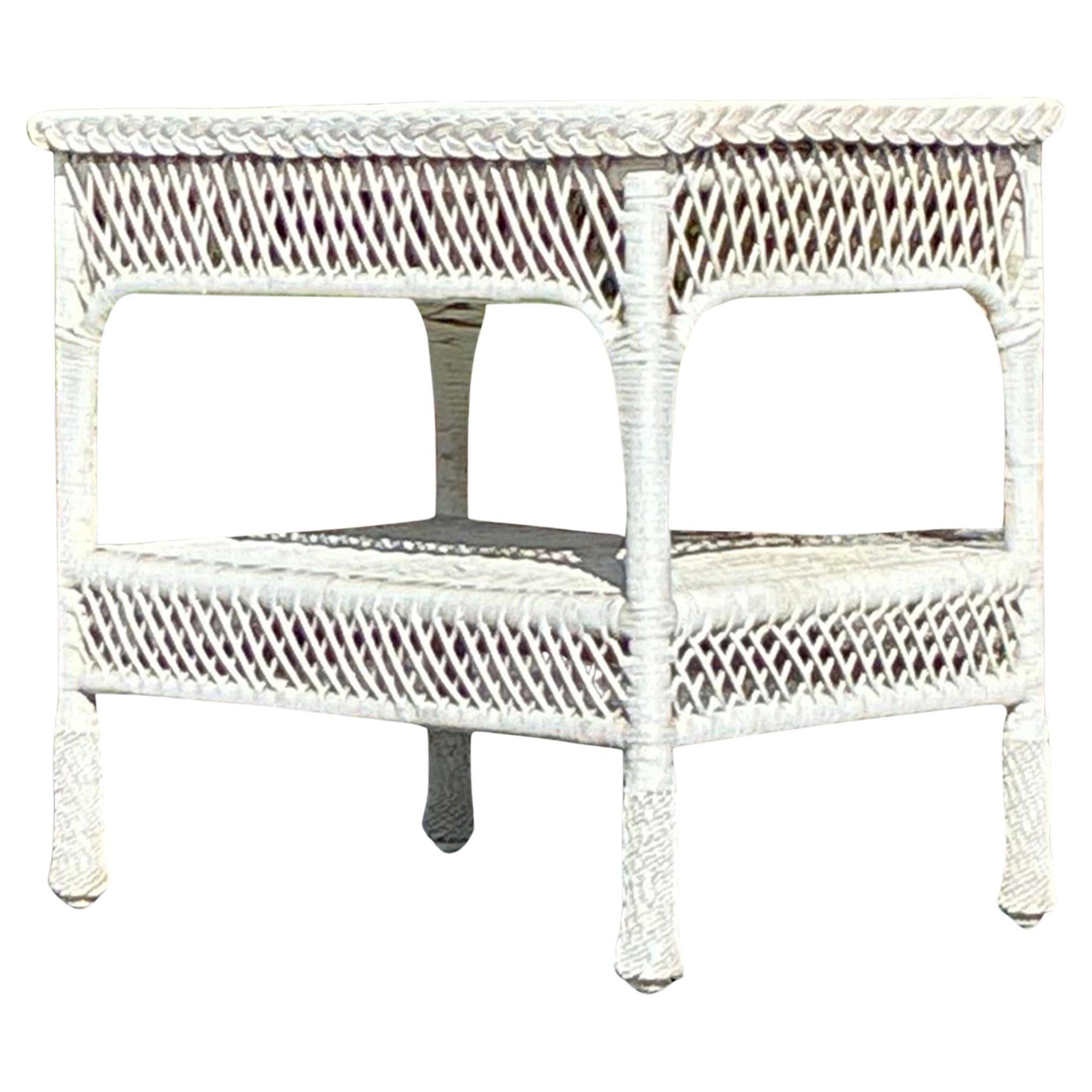 Petite table basse vintage Costal en rotin tressé