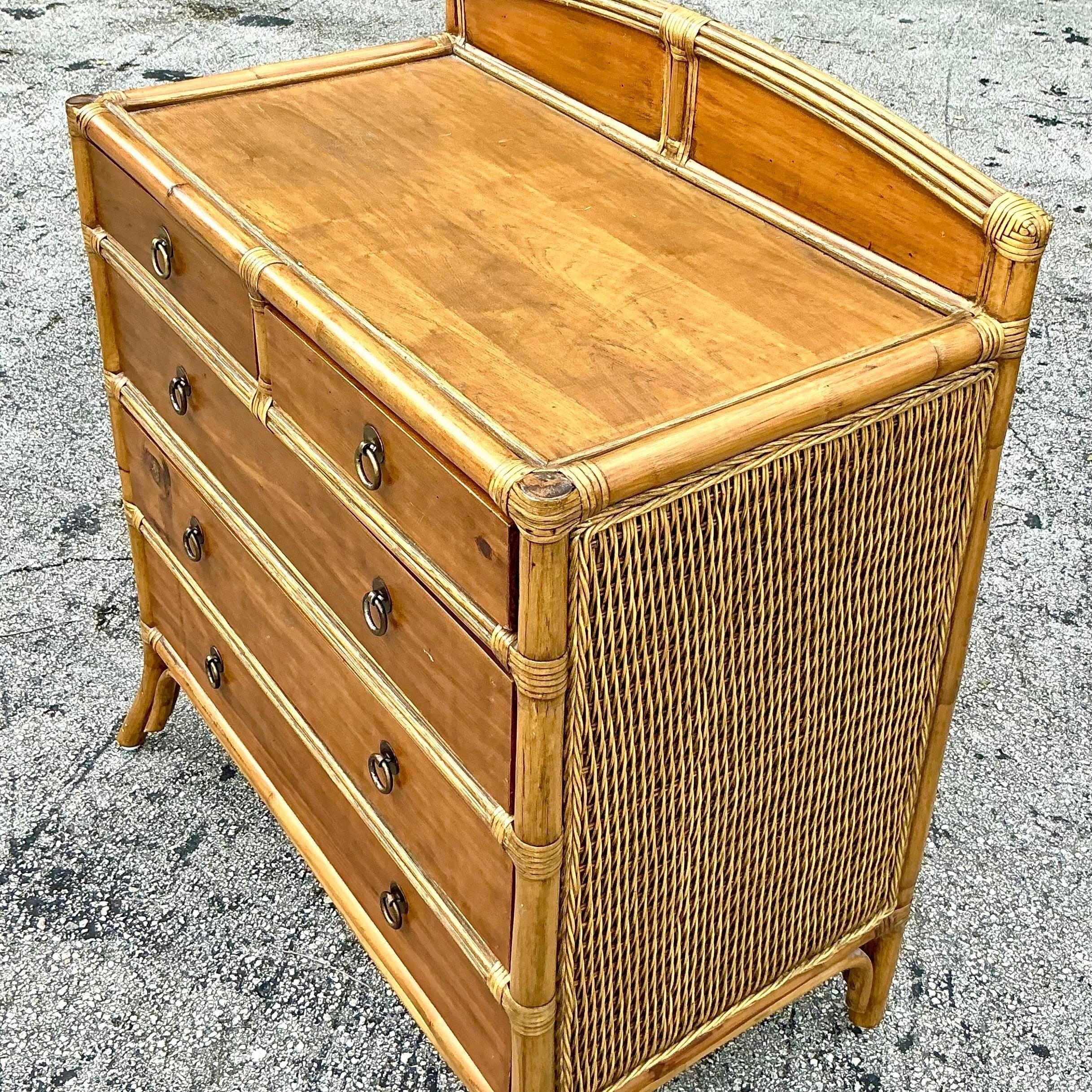 Commode vintage en rotin et pin tissé de Costal Bon état - En vente à West Palm Beach, FL