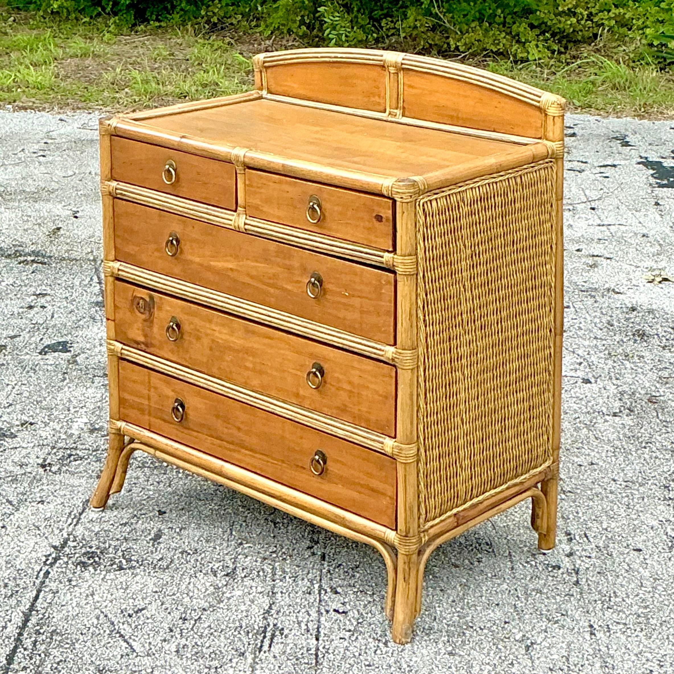 Rotin Commode vintage en rotin et pin tissé de Costal en vente