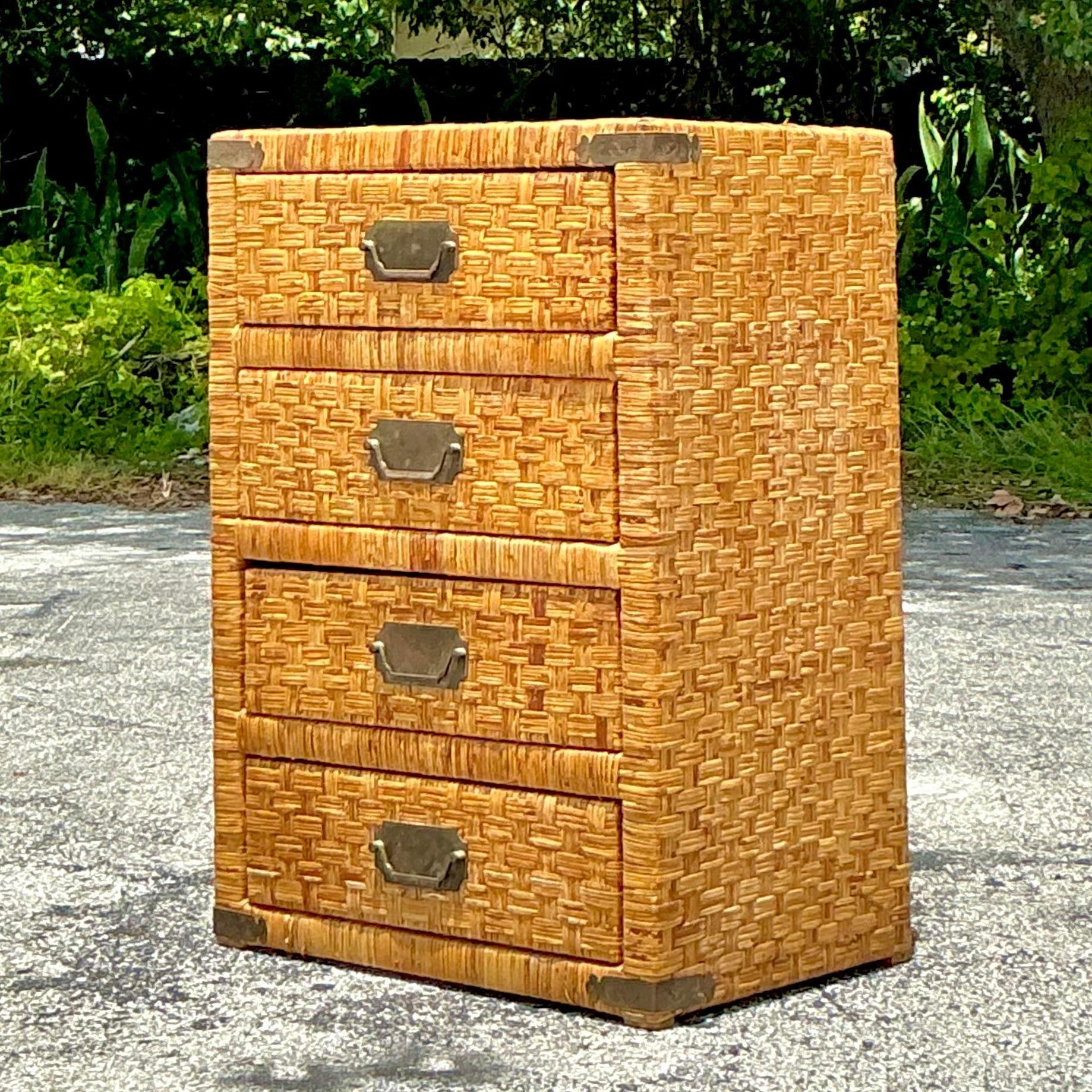 Cassettiera piccola in rattan intrecciato Costal Vintage In condizioni buone in vendita a west palm beach, FL