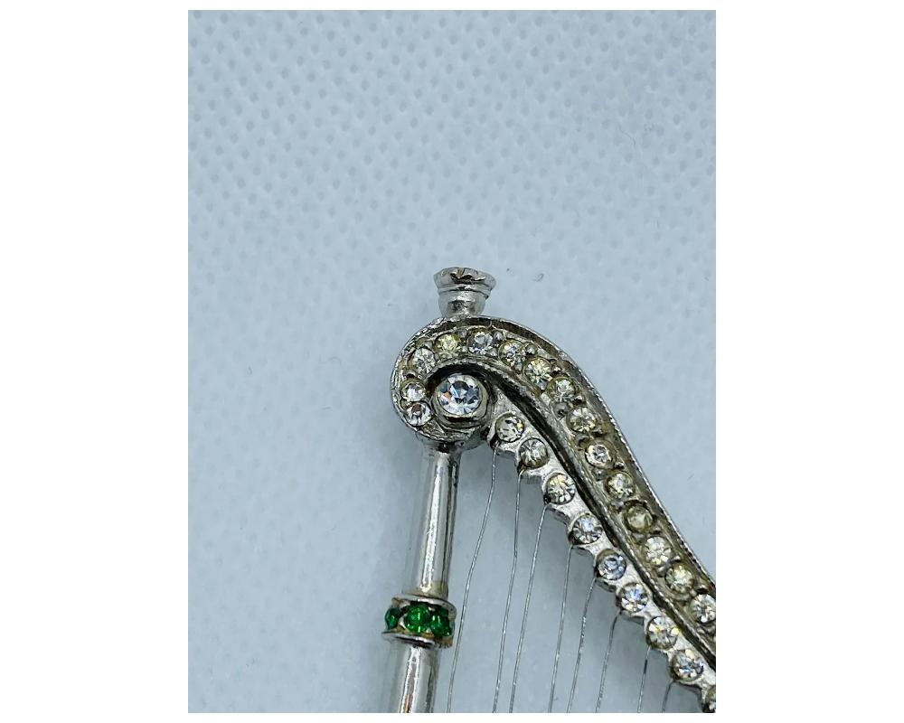 Vintage Costume Jewelry Harp Brooch avec Rhinestone en vente 1