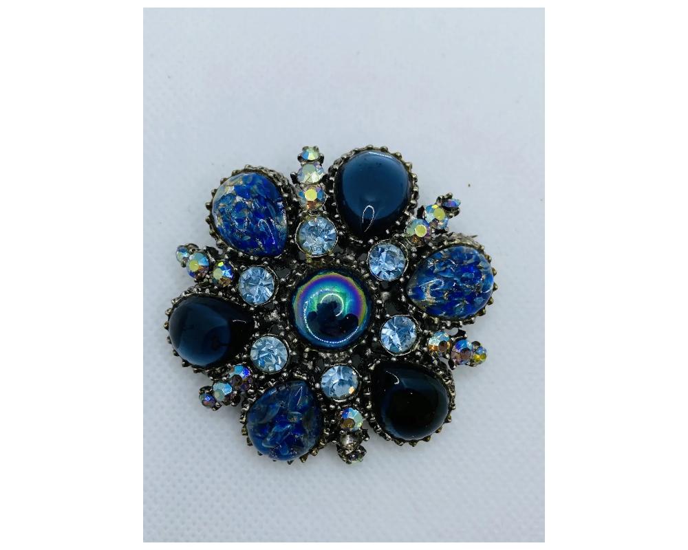Vintage Costume Jewelry JELLY BELLY Rhinestone Brooch Pin Blue

Condition is Consistent with age and use please see the photos

some minor ware to the metal missing one small rhinestone

some tarnishing to the back of the metal

size is