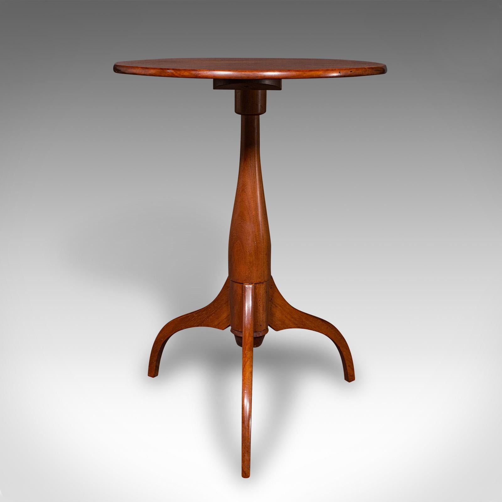 Britannique Vintage By School Wine Table, English, Walnut, Side, Lamp, Mid Century en vente