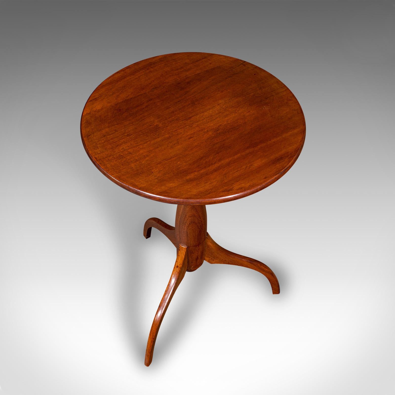 Milieu du XXe siècle Vintage By School Wine Table, English, Walnut, Side, Lamp, Mid Century en vente