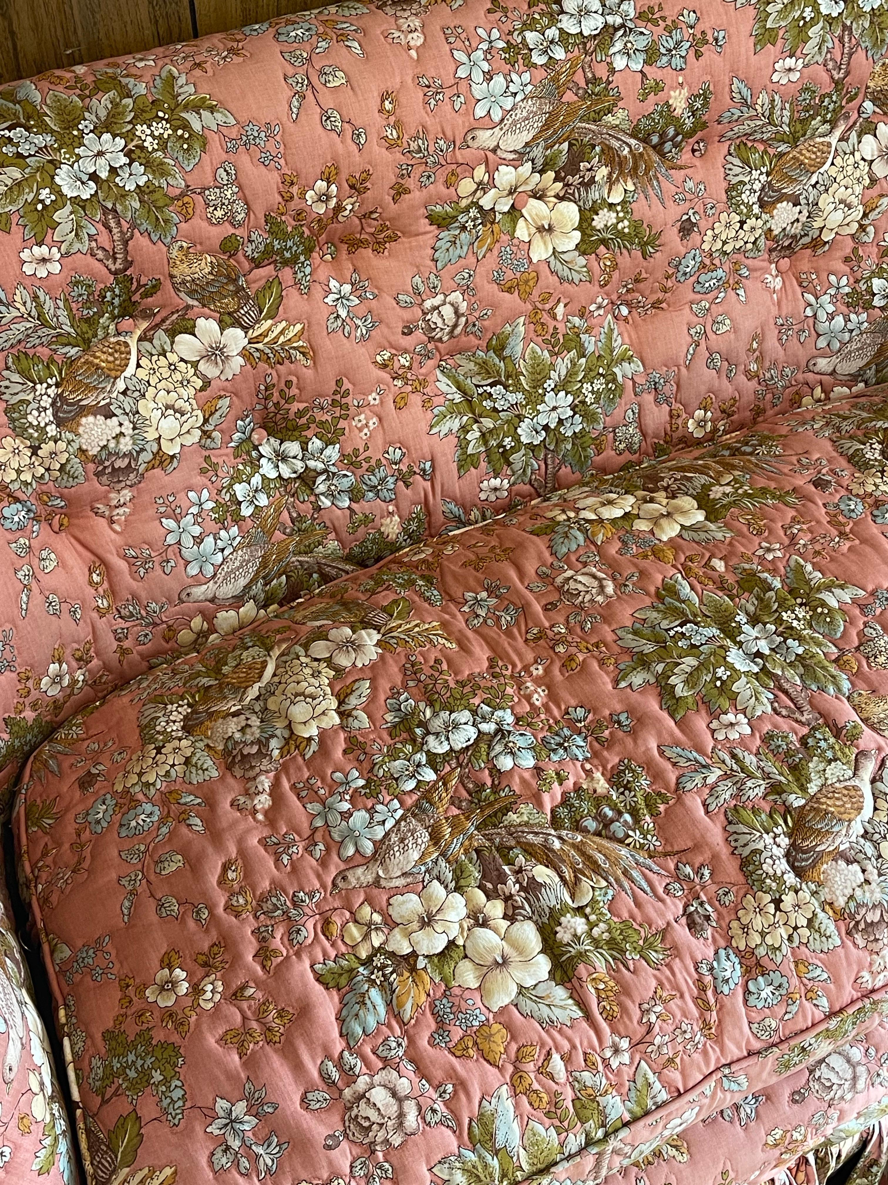 Vintage Cottage Floral Love Seat In Good Condition For Sale In Los Angeles, CA
