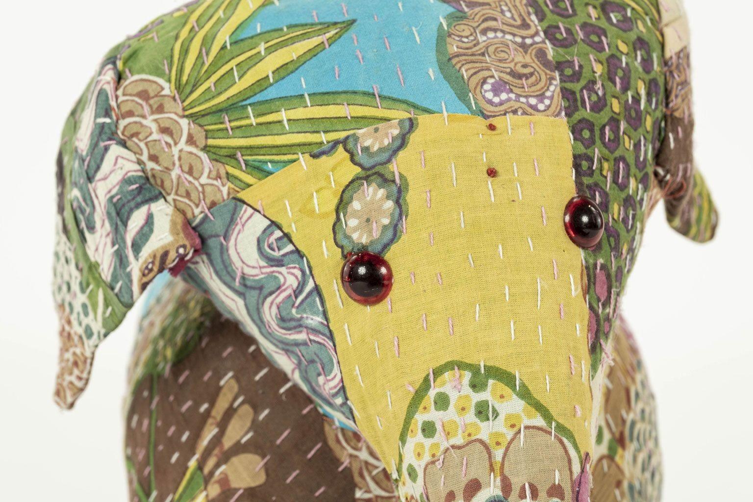 Anglais Éléphant vintage en coton recouvert de textiles indiens en vente