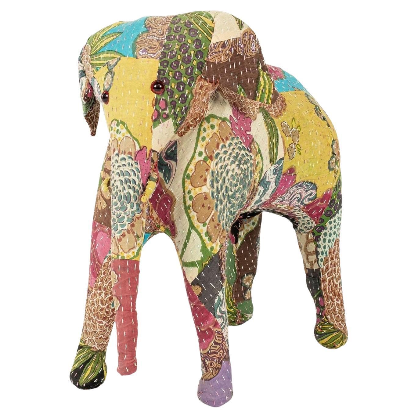 Elefante vintage in cotone ricoperto di tessuti indiani