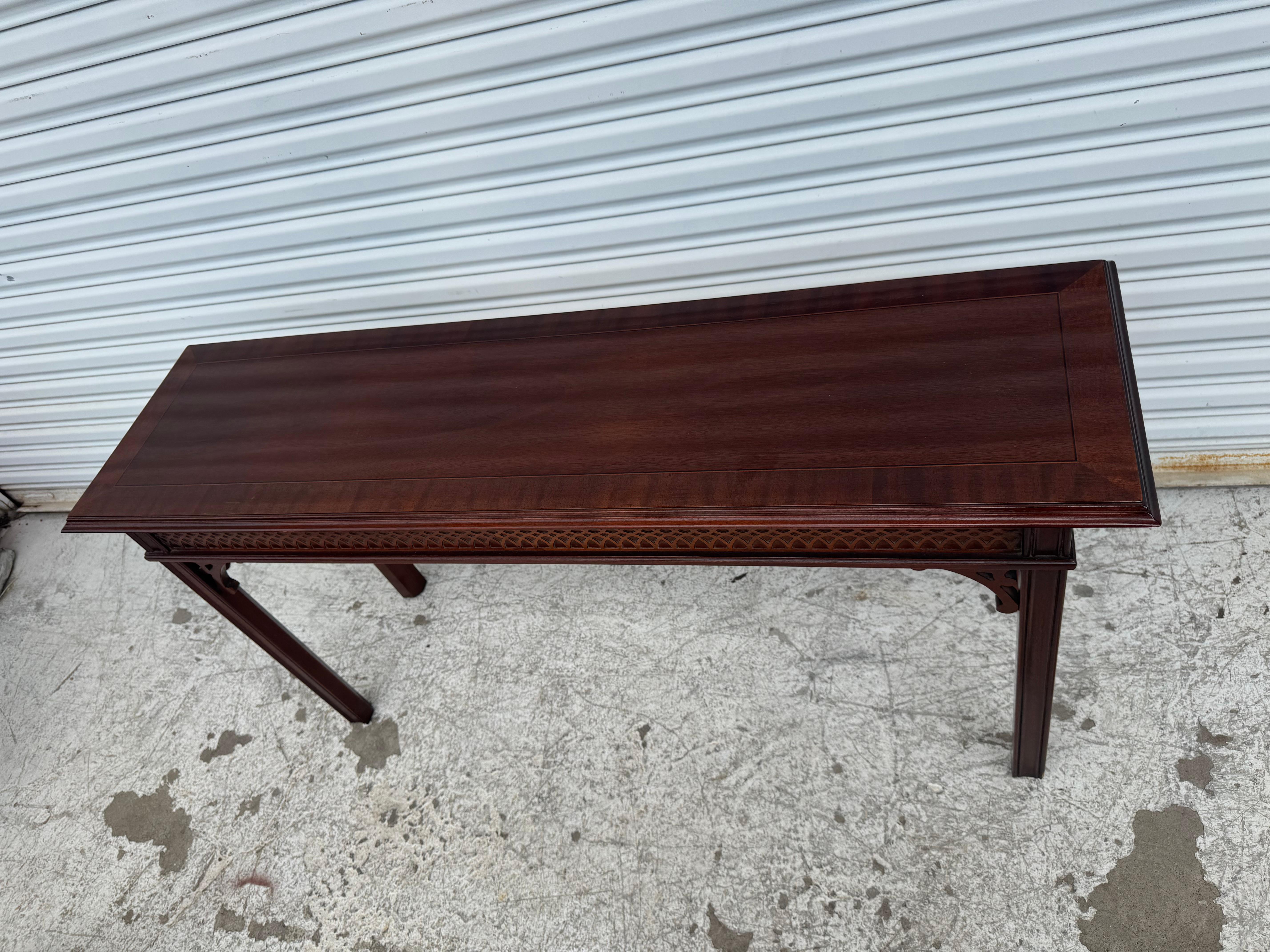 Consola china estilo Chippendale de caoba del Consejo Vintage Estadounidense en venta